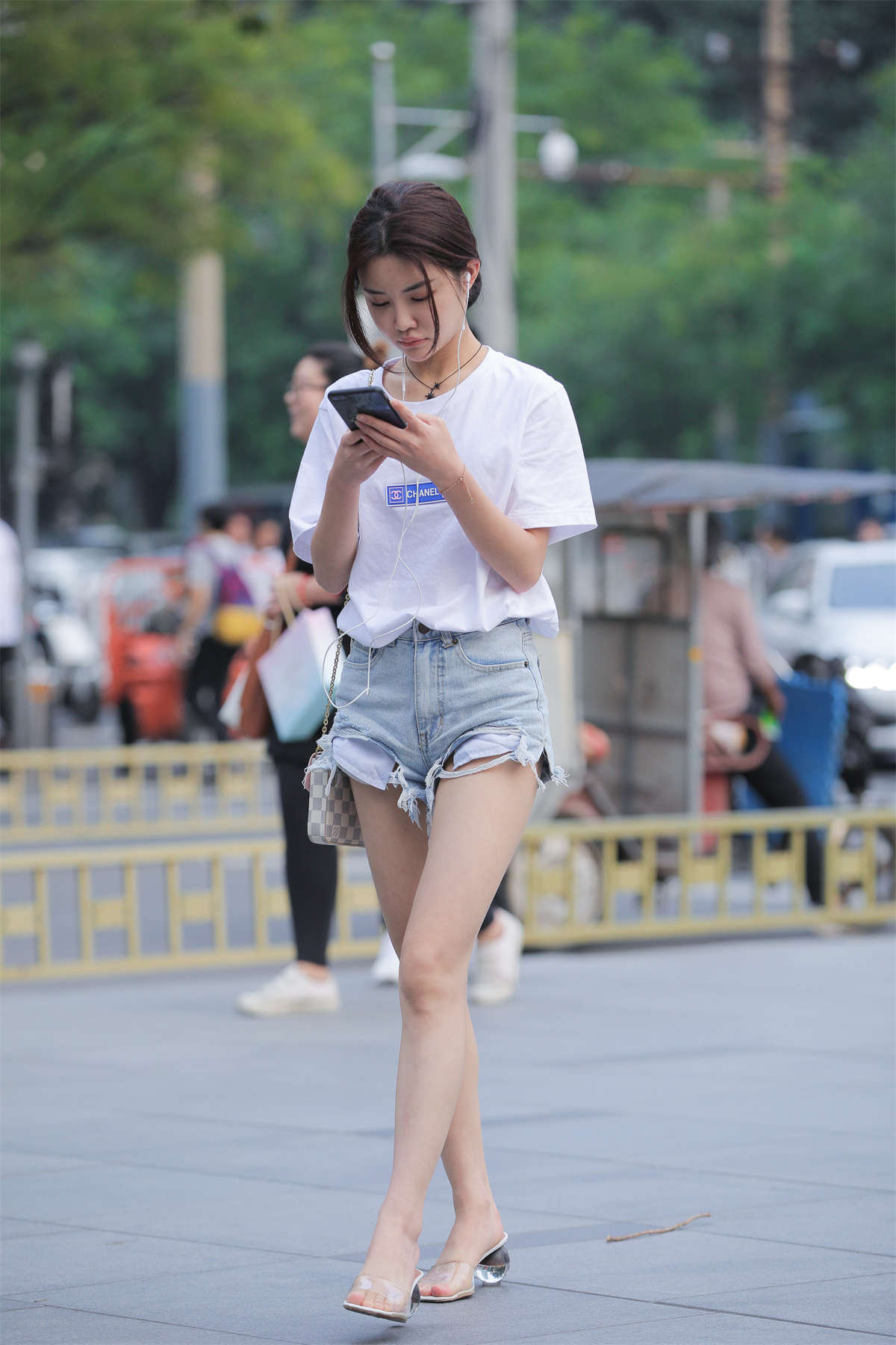 摄神街拍作品 – 这热裤看得我热血沸腾-日更街拍
