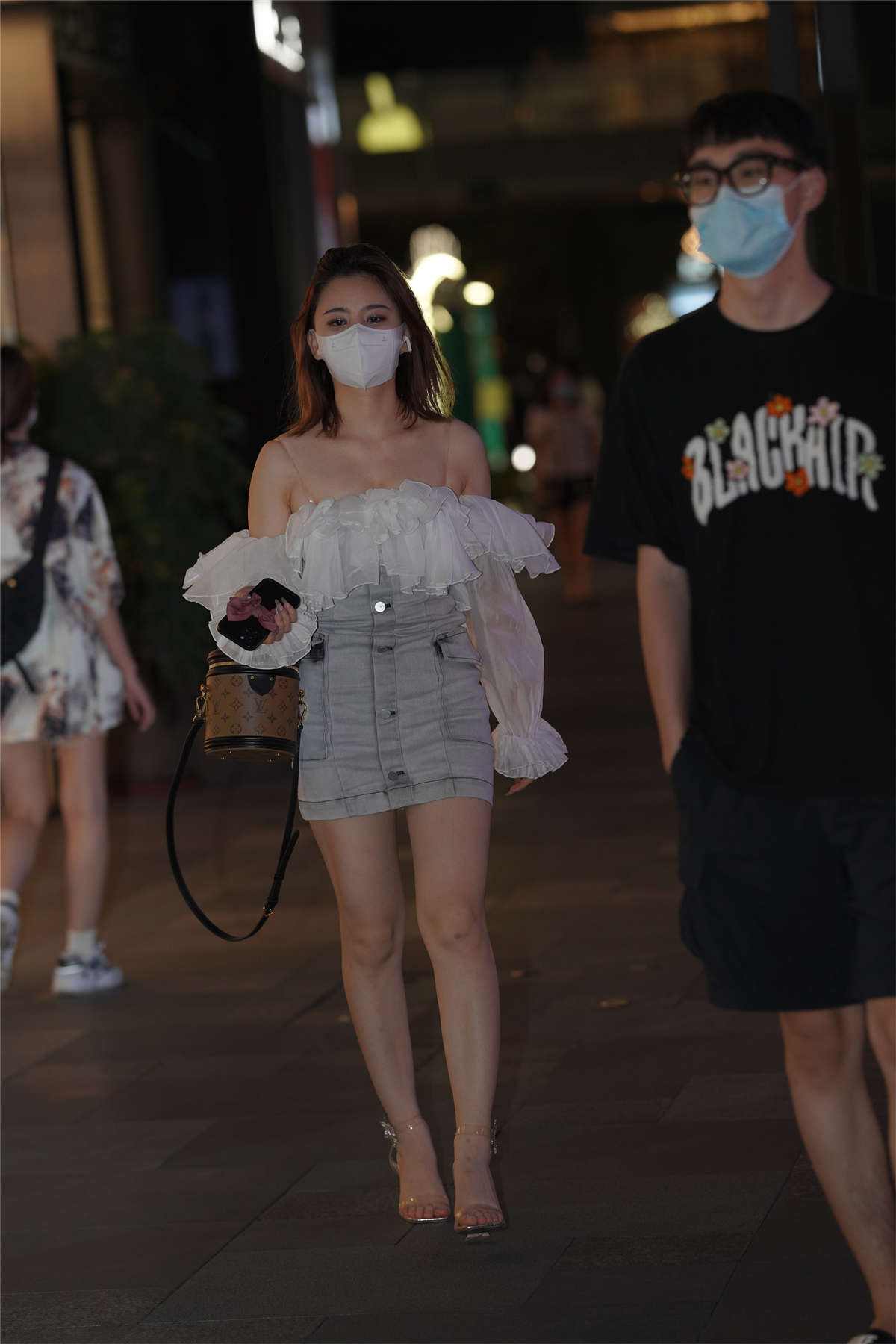 图片[2]-牛仔裙美女-日更街拍