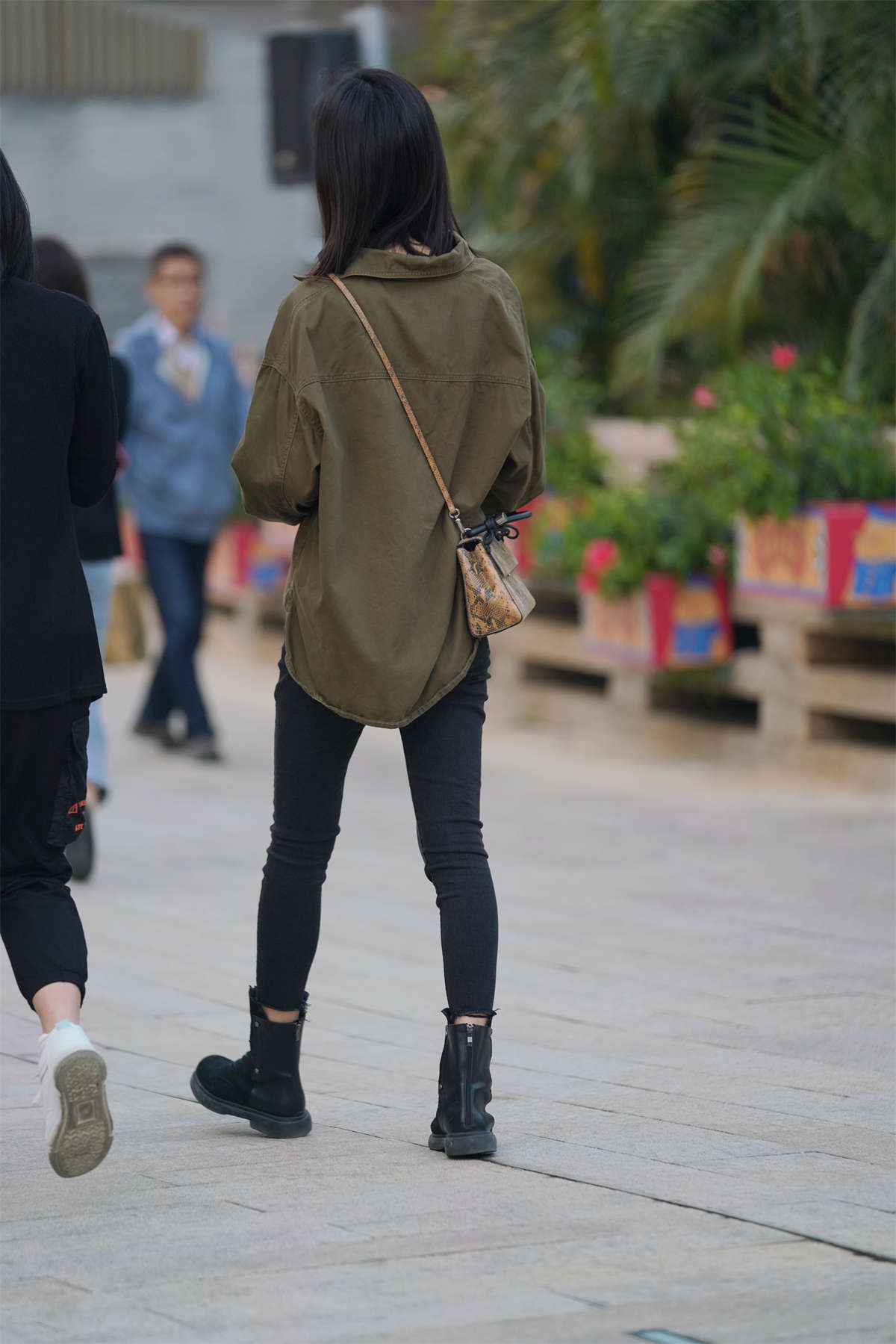 图片[2]-小S街拍作品 – 颜值与身材并存-日更街拍