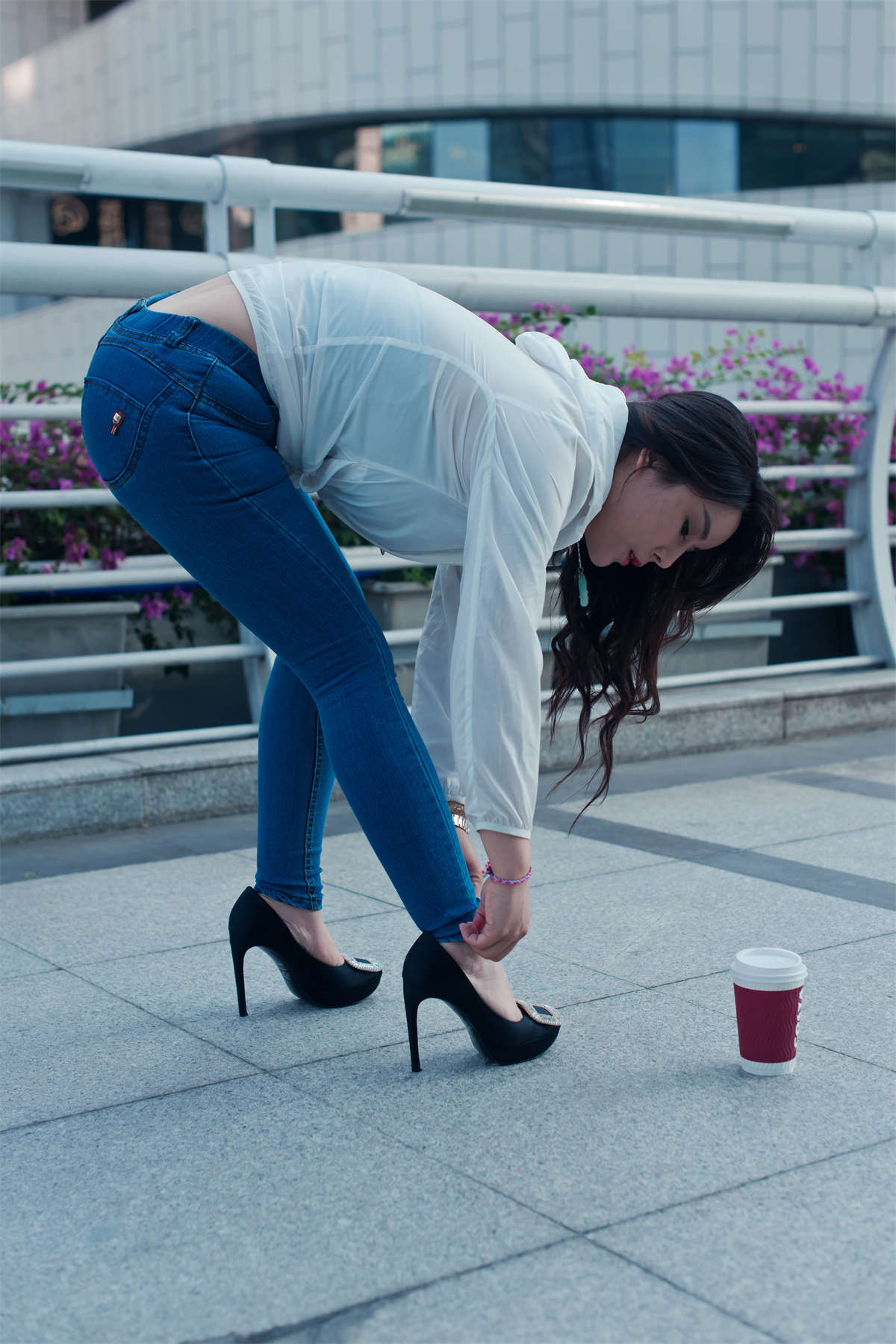 图片[2]-[魔镜原创摄影]紧身牛仔模拍美女高清原图-日更街拍