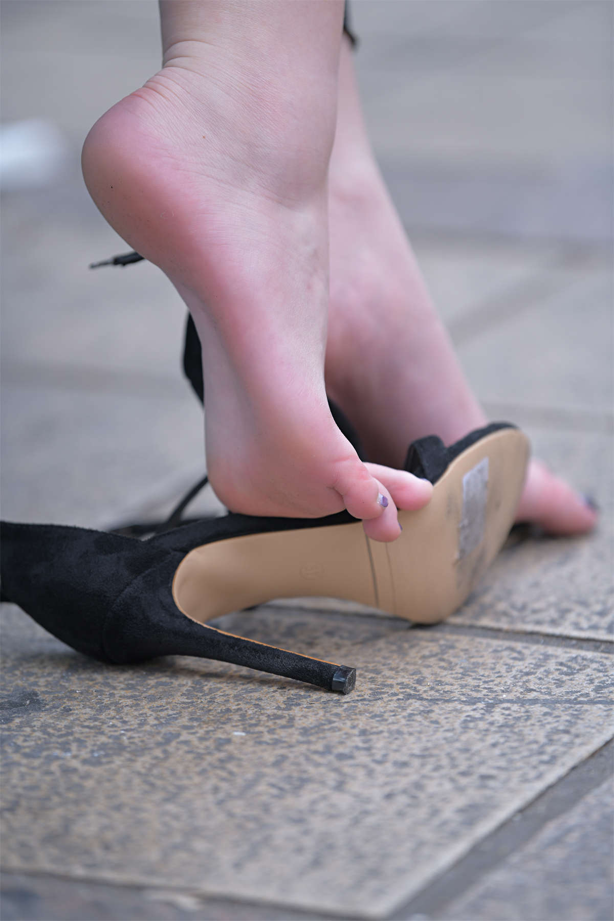 图片[2]-[魔镜原创摄影]黑色紧身裤高跟美女图集-日更街拍