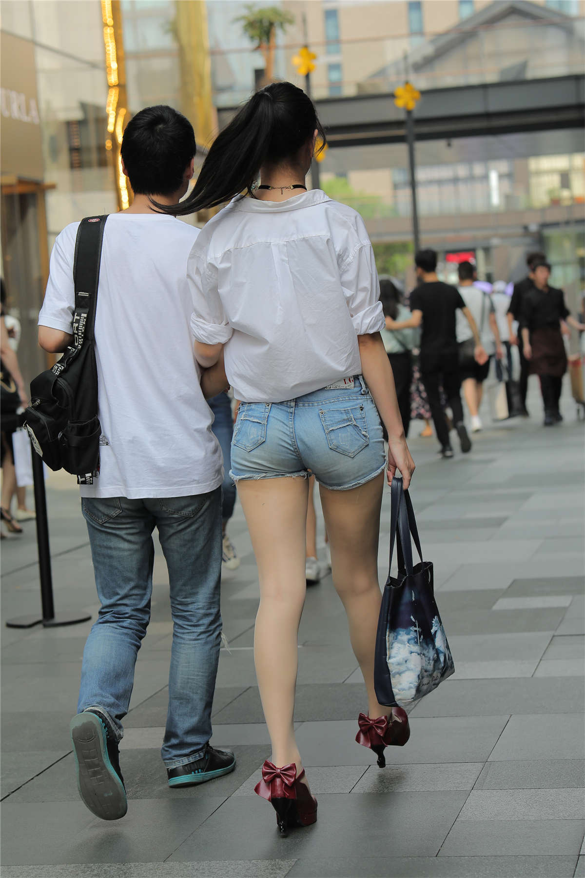 图片[2]-凯恩公爵街拍作品 – 丝袜配热裤 紧-日更街拍