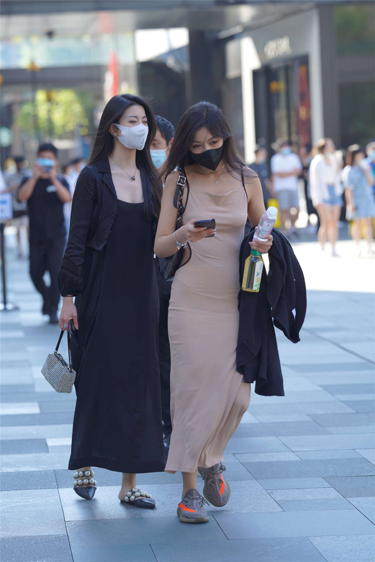 性感包臀裙美女-日更街拍