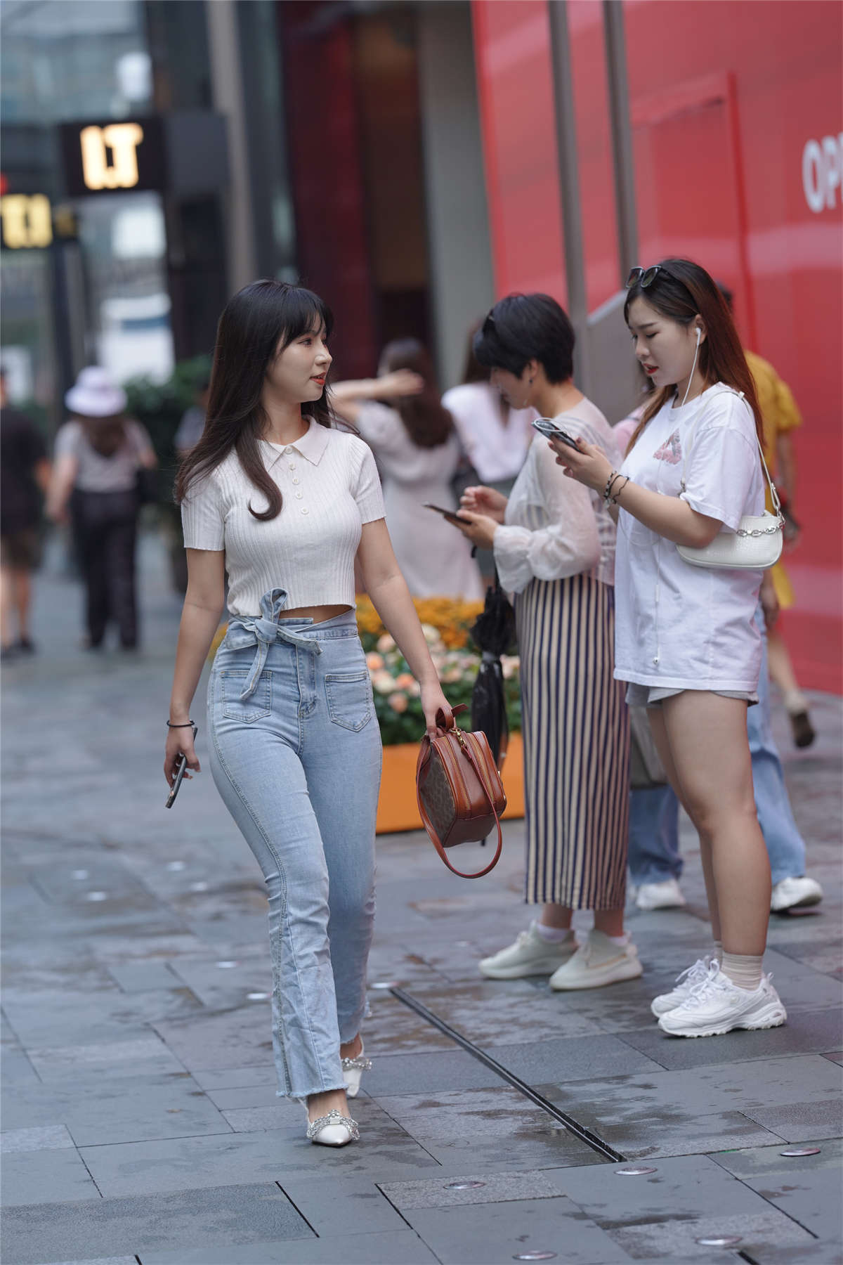 图片[2]-高腰牛仔紧身裤美女-日更街拍