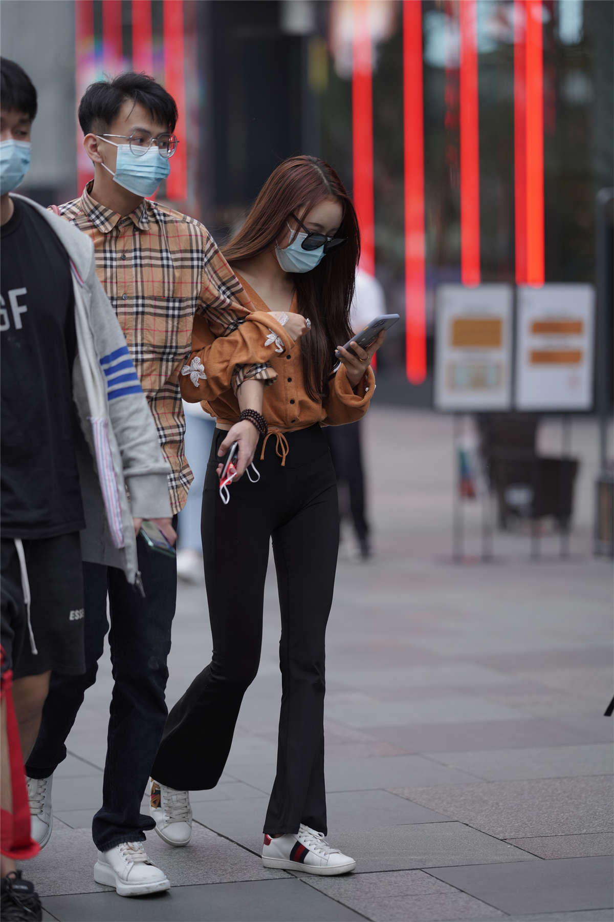 图片[2]-紧致黑裤-日更街拍