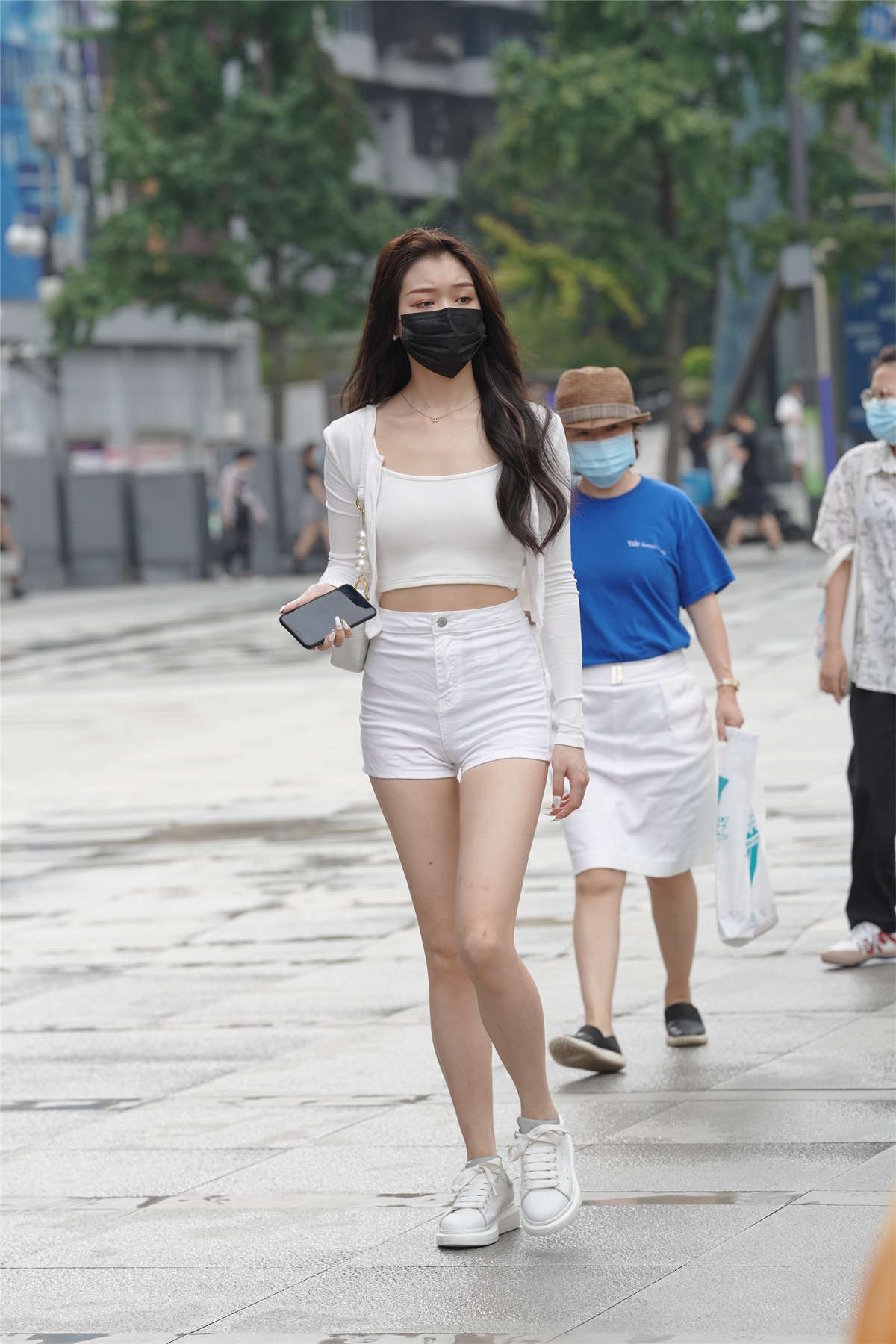 图片[2]-长腿白色热裤小姐姐-日更街拍