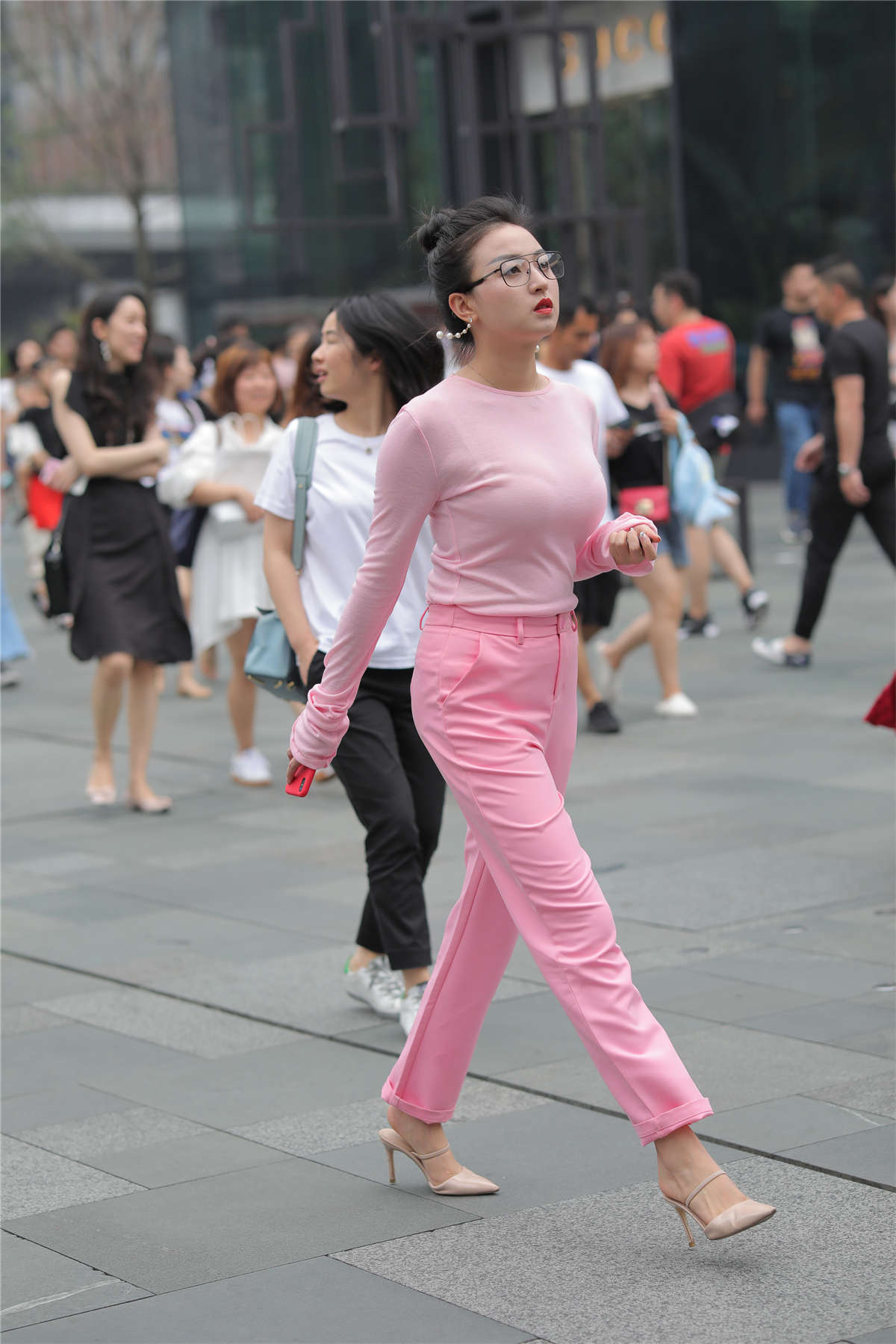 [魔镜原创摄影]紧身裤美女,给人满满的自信!-日更街拍