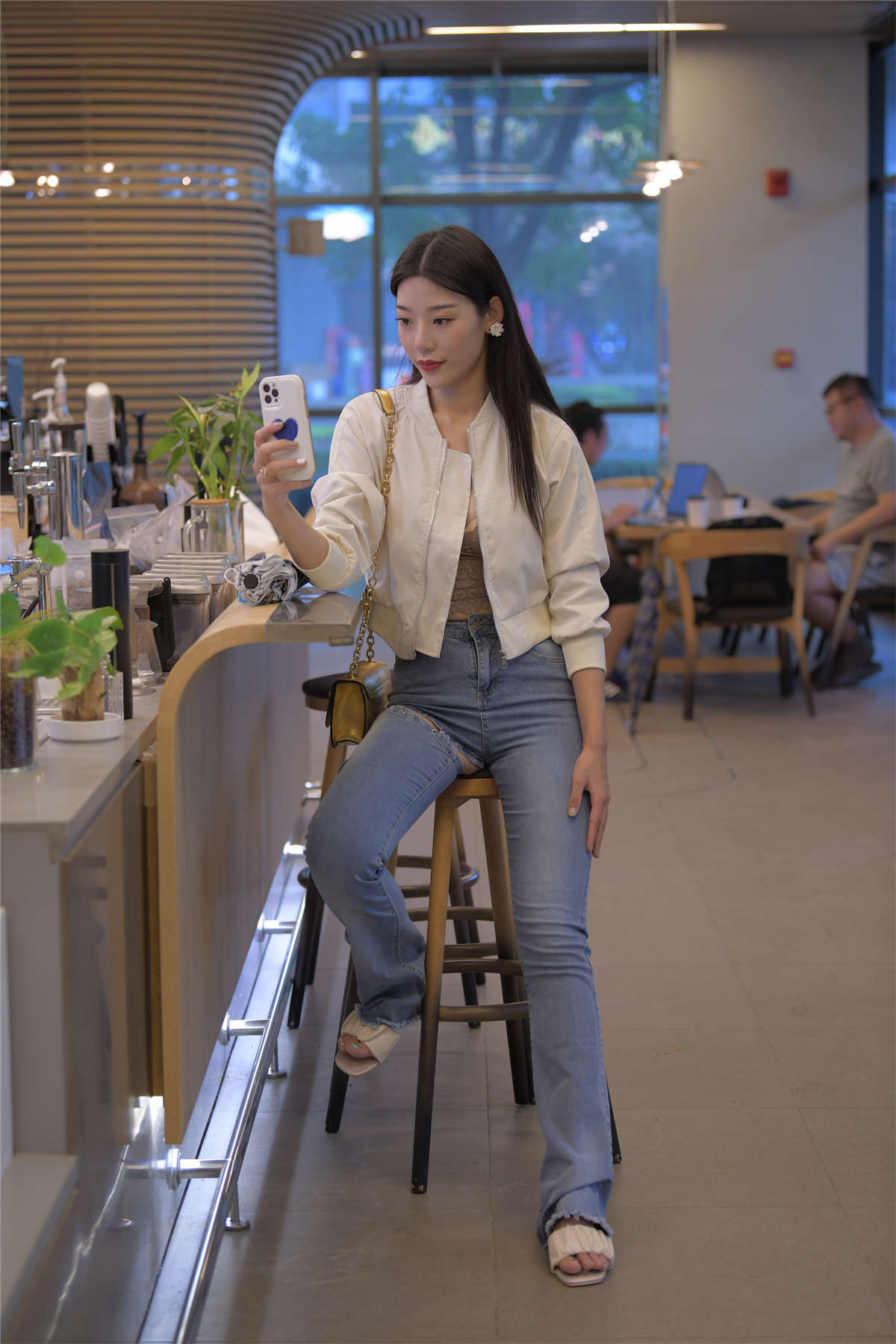 图片[2]-[魔镜原创摄影]一始街拍作品 牛仔裤美女-日更街拍