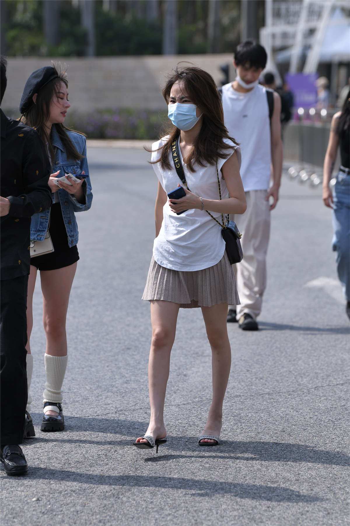 图片[2]-亚力山大王凉拖短裙-日更街拍