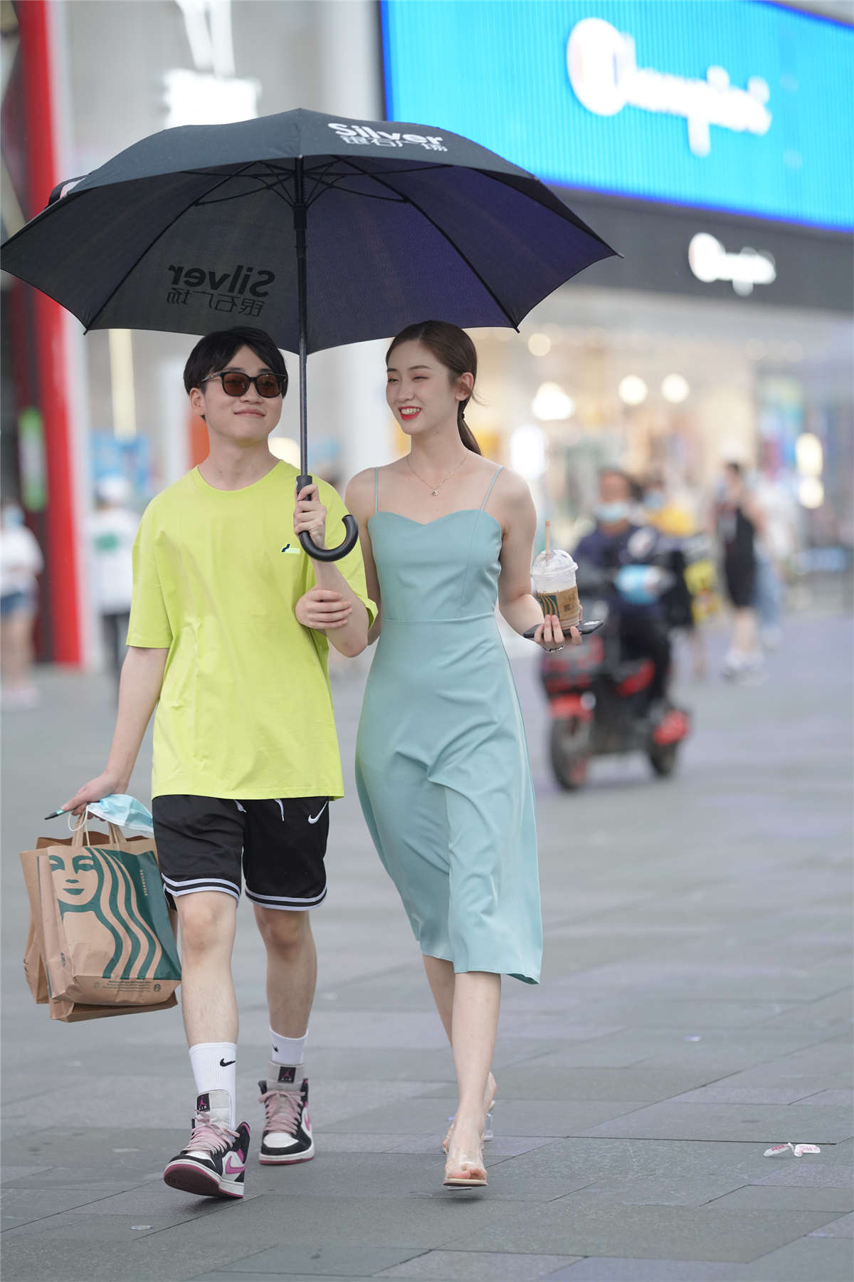 图片[2]-长裙小姐姐-日更街拍