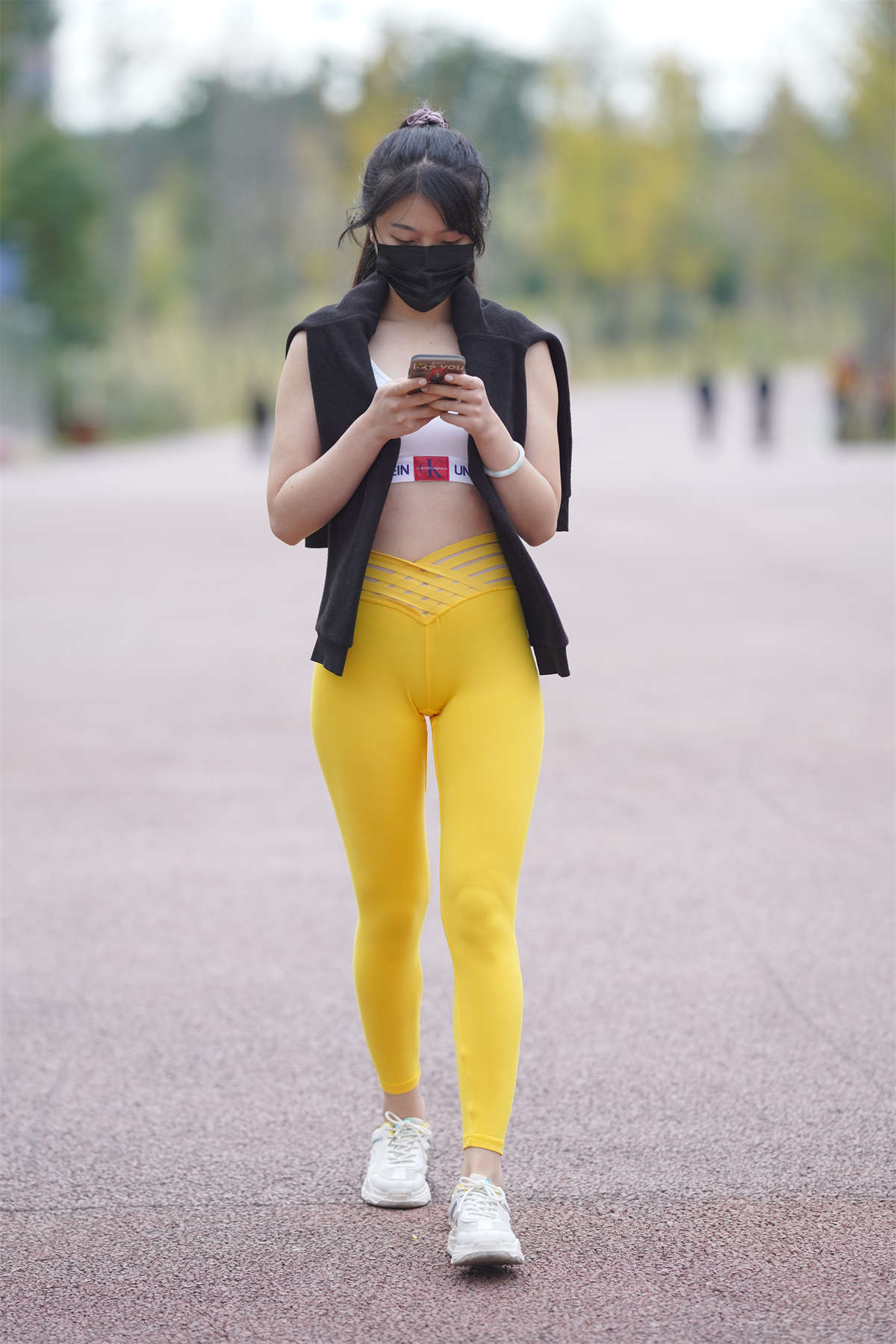图片[2]-黄色瑜伽裤-日更街拍