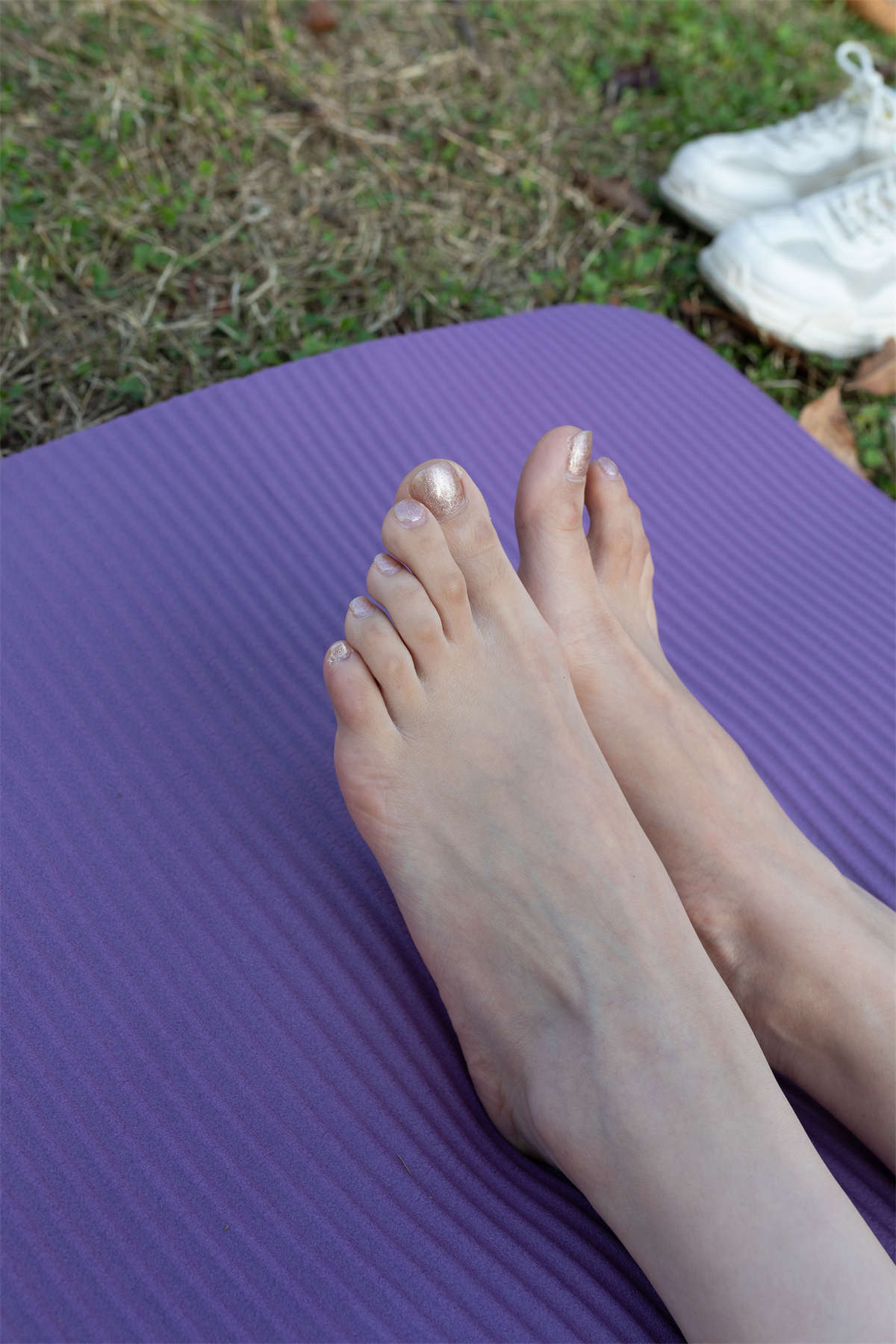 图片[2]-[魔镜原创摄影]加菲mao街拍作品 粉色瑜伽短裤-日更街拍