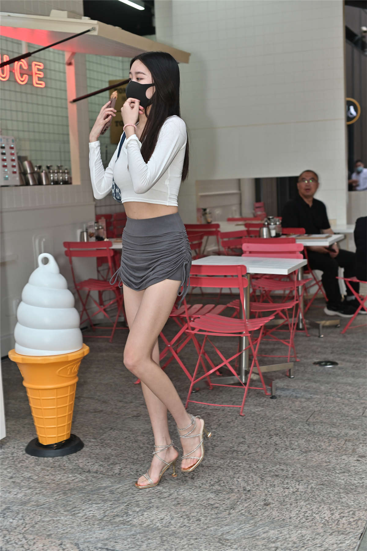 图片[2]-高挑褶皱裙-日更街拍