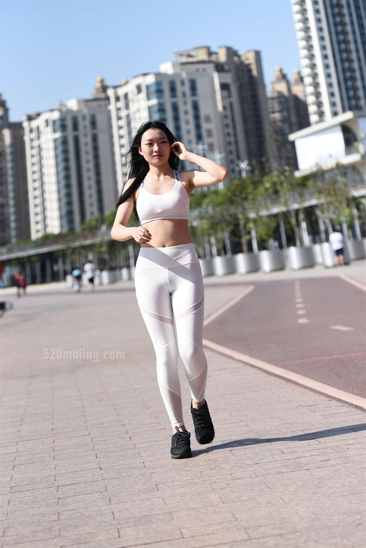 图片[2]-[魔镜原创摄影]白色紧身运动裤模拍美女图集-日更街拍