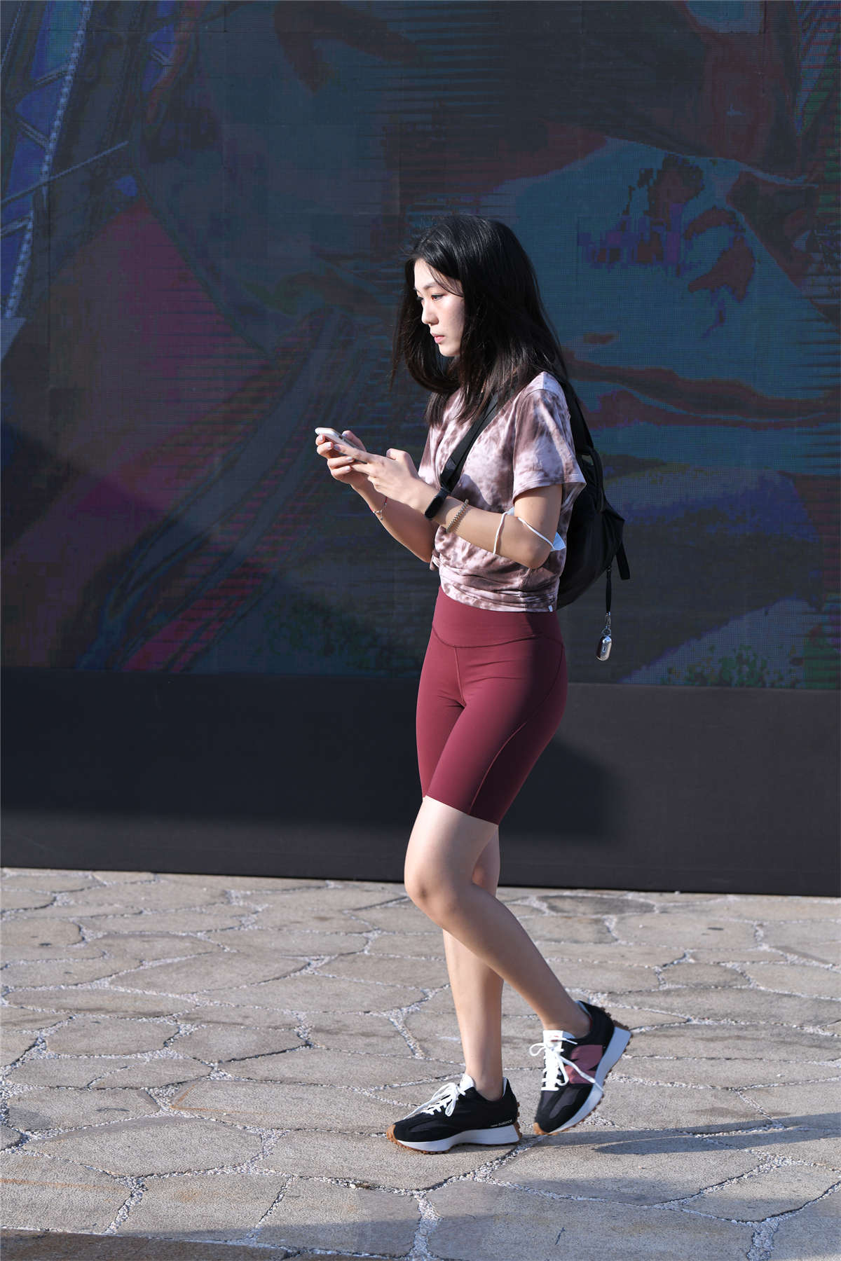 图片[2]-红色紧身短裤-日更街拍