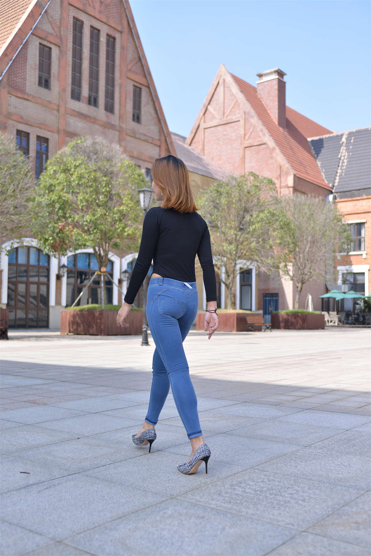 图片[2]-[魔镜原创摄影]超紧绷牛仔美女高清原图-日更街拍