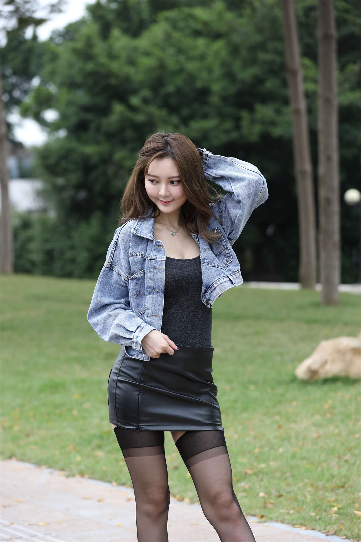 图片[2]-[魔镜原创摄影]黑丝高跟皮短裙美女原图-日更街拍
