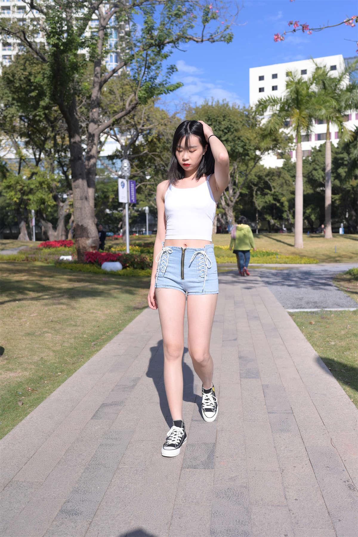 图片[2]-[魔镜原创摄影]浅浅 超短牛仔短裤-日更街拍