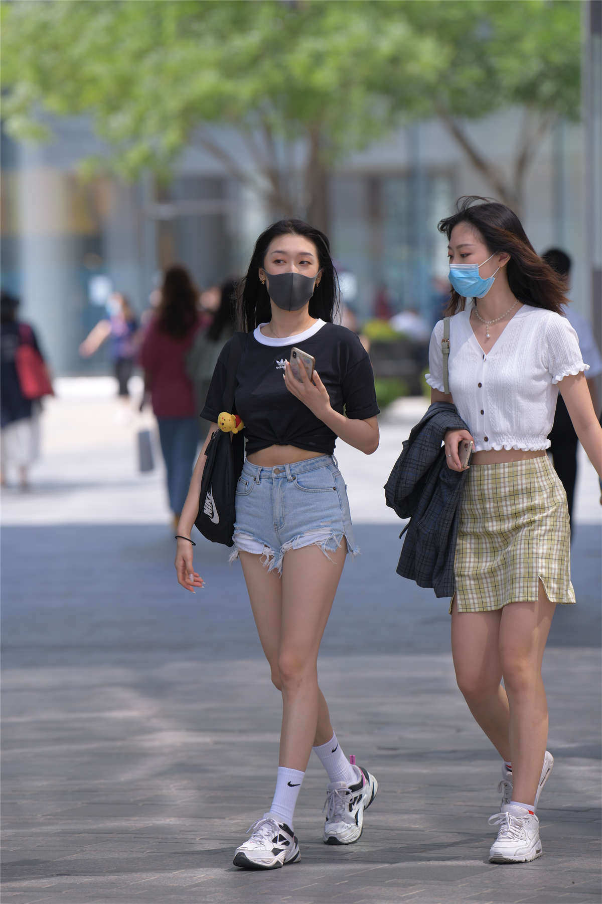凯恩街拍作品 – 热裤美女-日更街拍