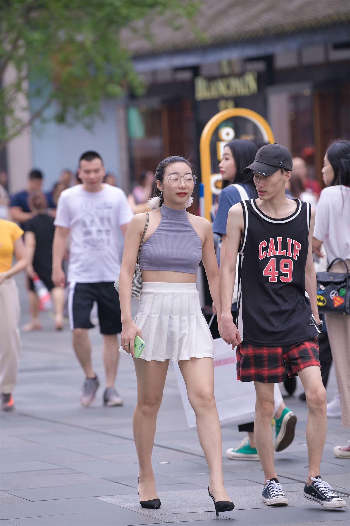 摄神街拍作品 – 性感女友，羡慕啊这样穿-日更街拍