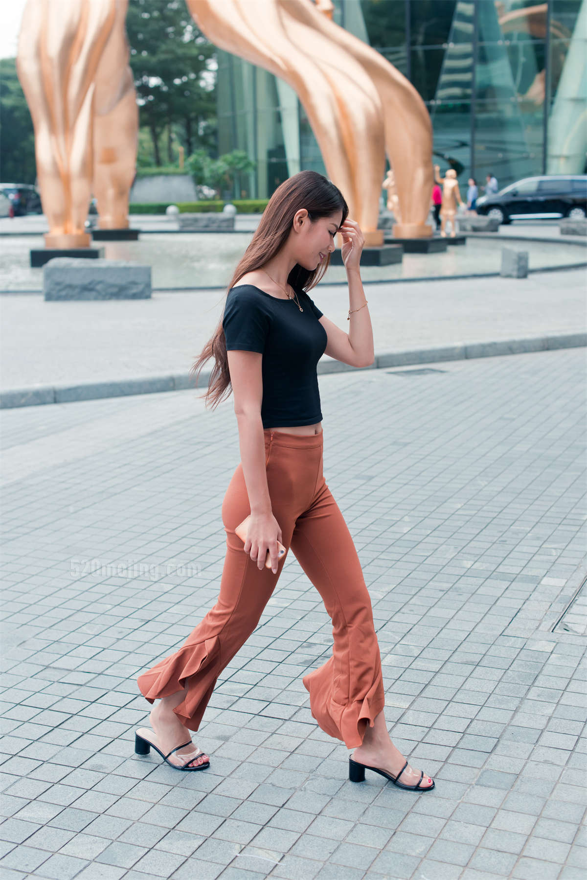 [魔镜原创摄影]极品大长腿美臀美女高清图-日更街拍