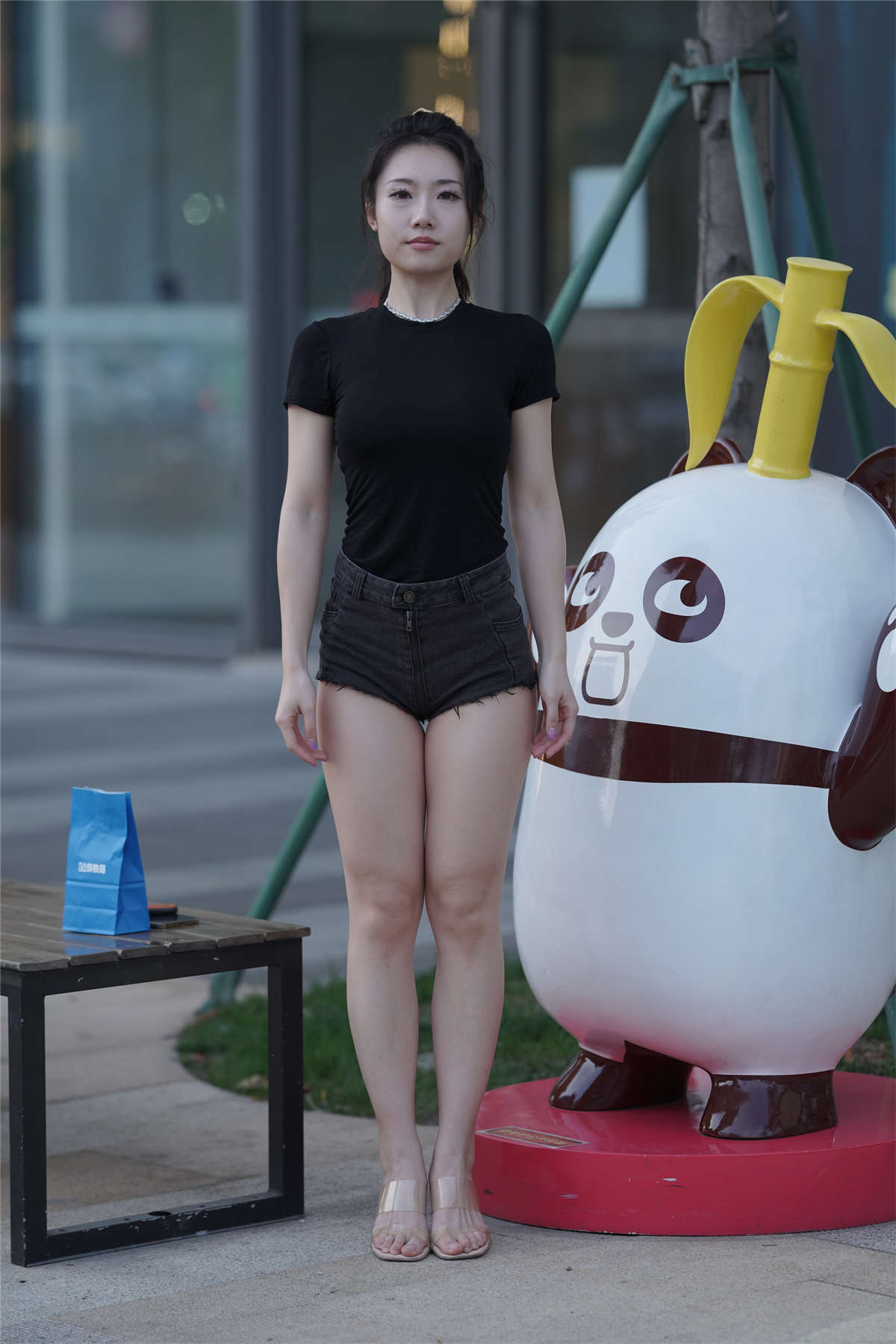 图片[2]-[魔镜原创摄影]凯恩街拍作品 黑色热裤美女-日更街拍