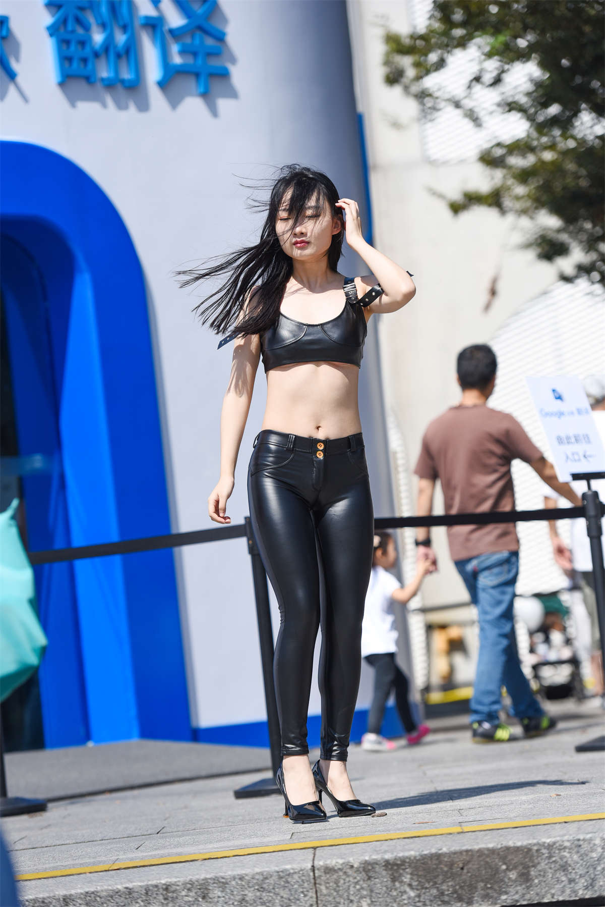 [魔镜原创摄影]紧身皮裤美女模拍原图-日更街拍