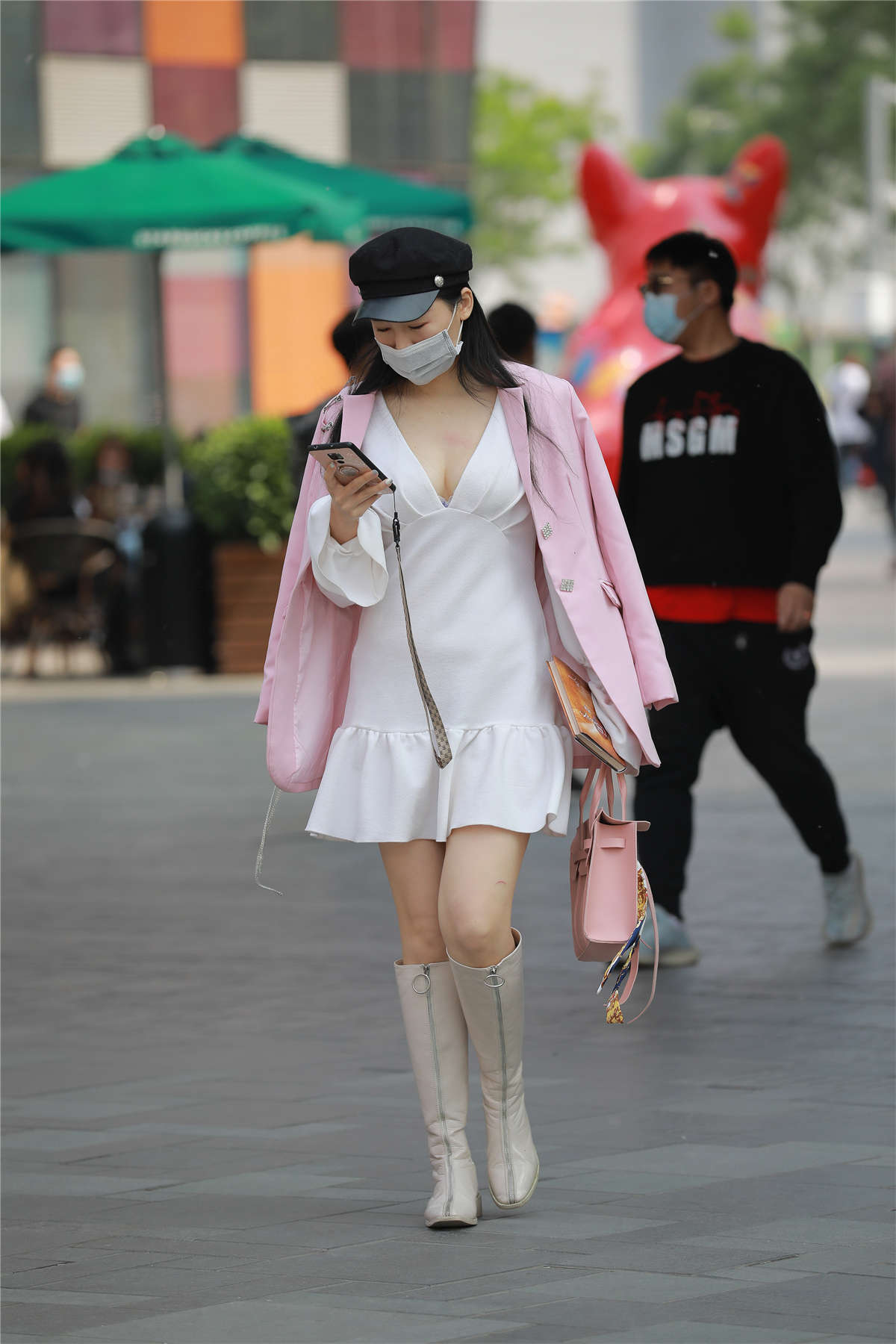 四九城嘎子街拍作品 – 性感美女一天两套服装-日更街拍