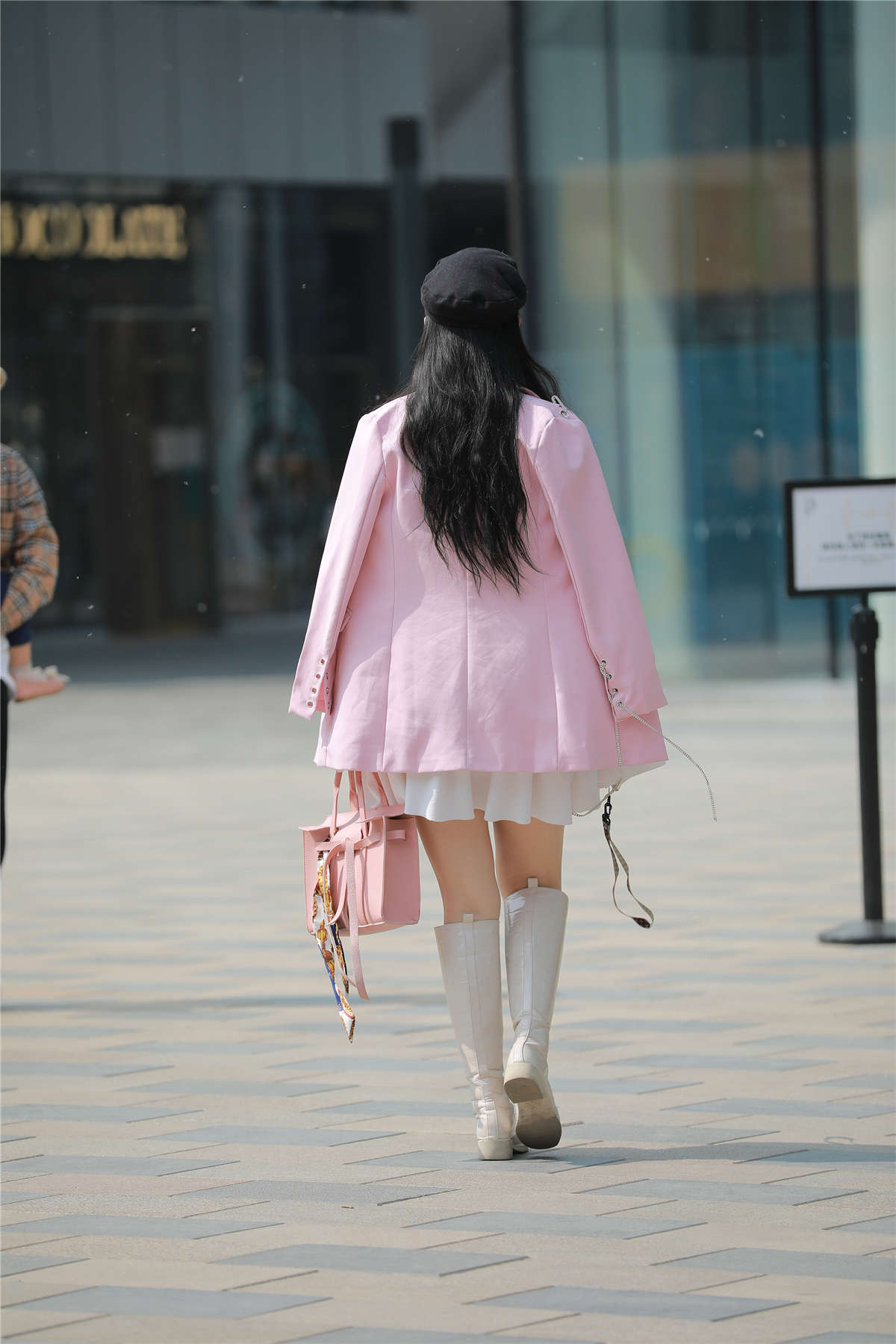 图片[2]-四九城嘎子街拍作品 – 性感美女一天两套服装-日更街拍