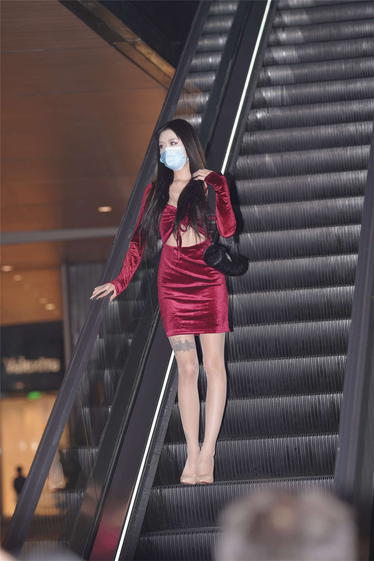 图片[2]-亮眼红裙-日更街拍