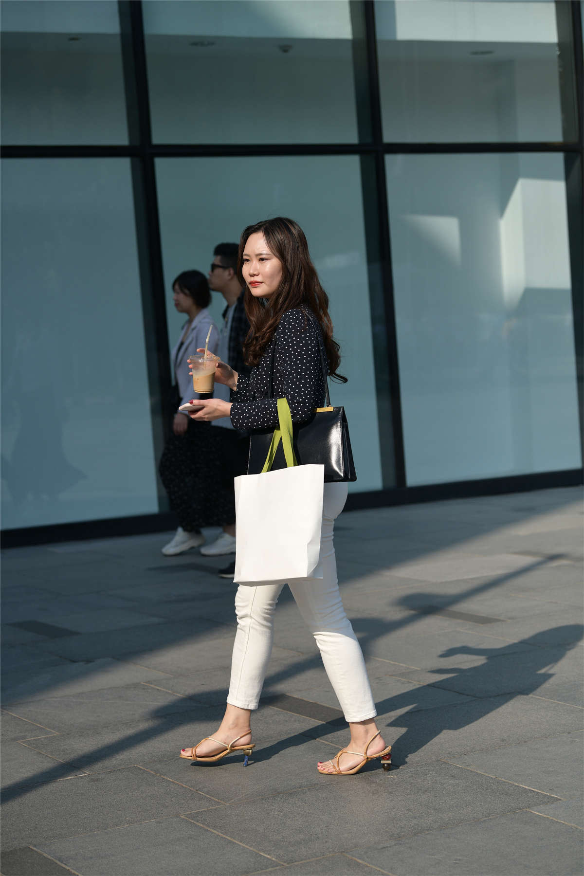 图片[2]-白色牛仔裤-日更街拍