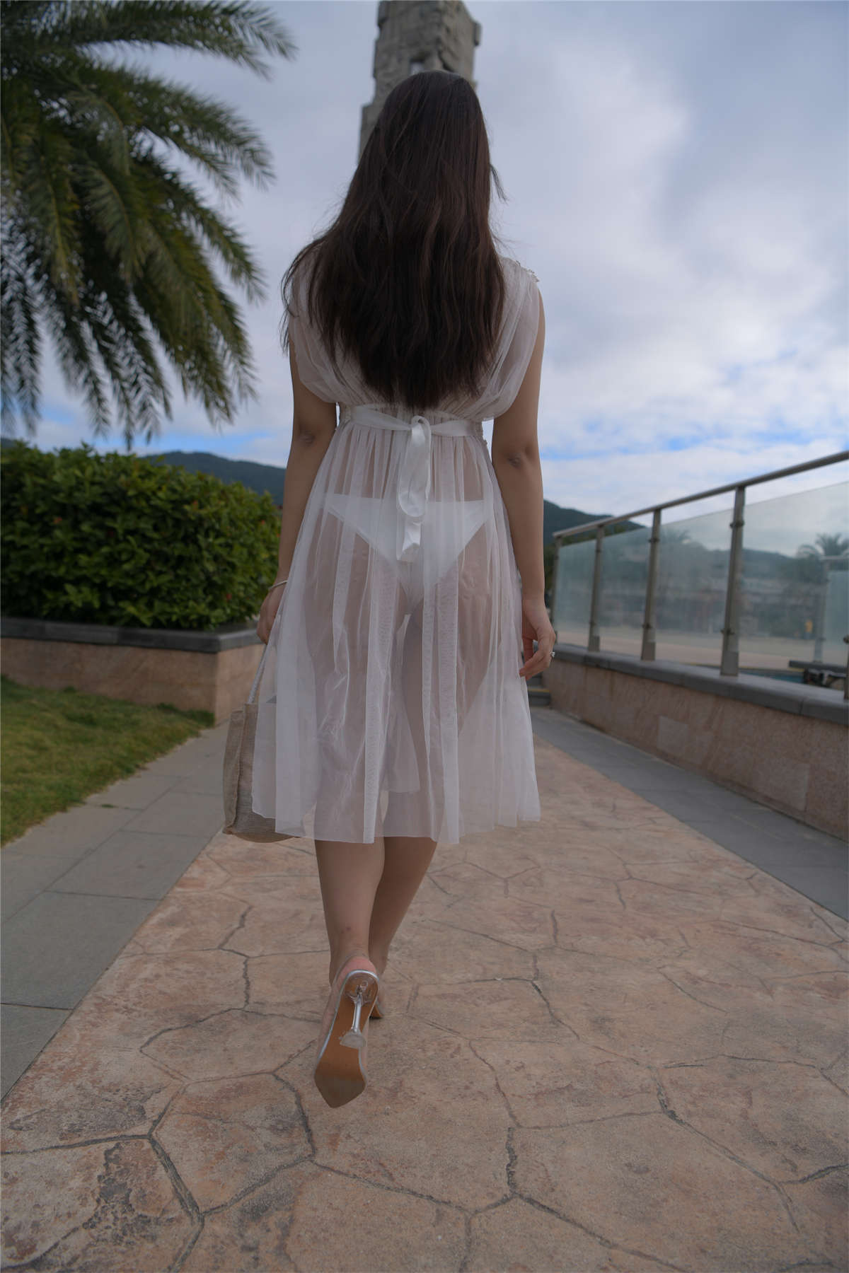 图片[2]-[魔镜原创摄影]一筒摄影作品 白色比基尼女孩-日更街拍