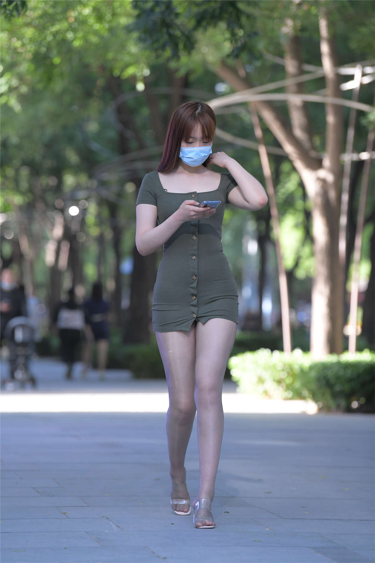 包臀丝袜美女-日更街拍