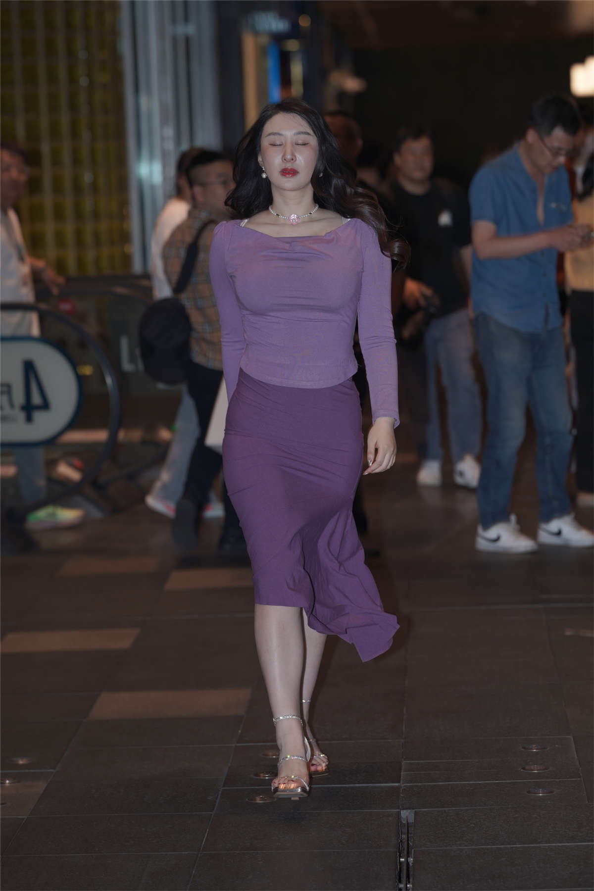 图片[2]-简约紫色修身裙-日更街拍