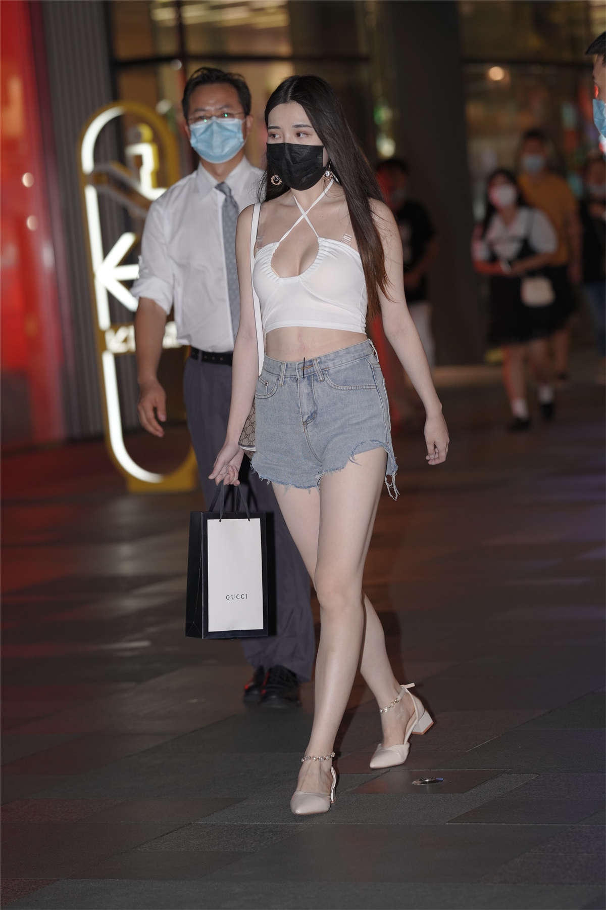 图片[2]-性感交叉镂空露背美背-日更街拍