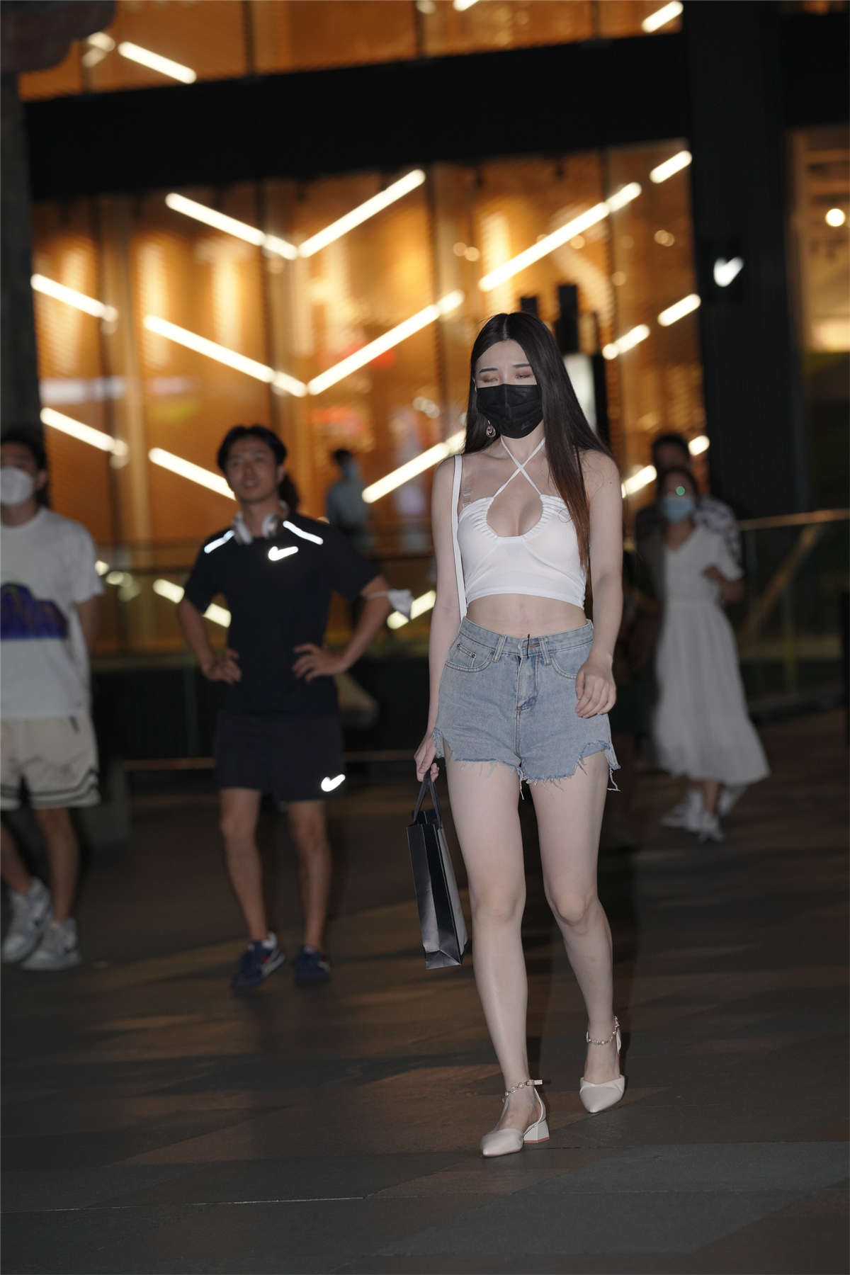 性感交叉镂空露背美背-日更街拍