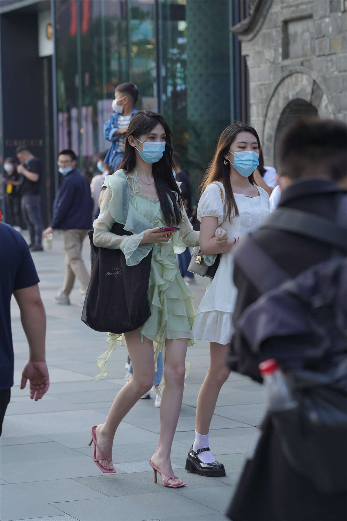 清秀美丽绿色纱裙-日更街拍