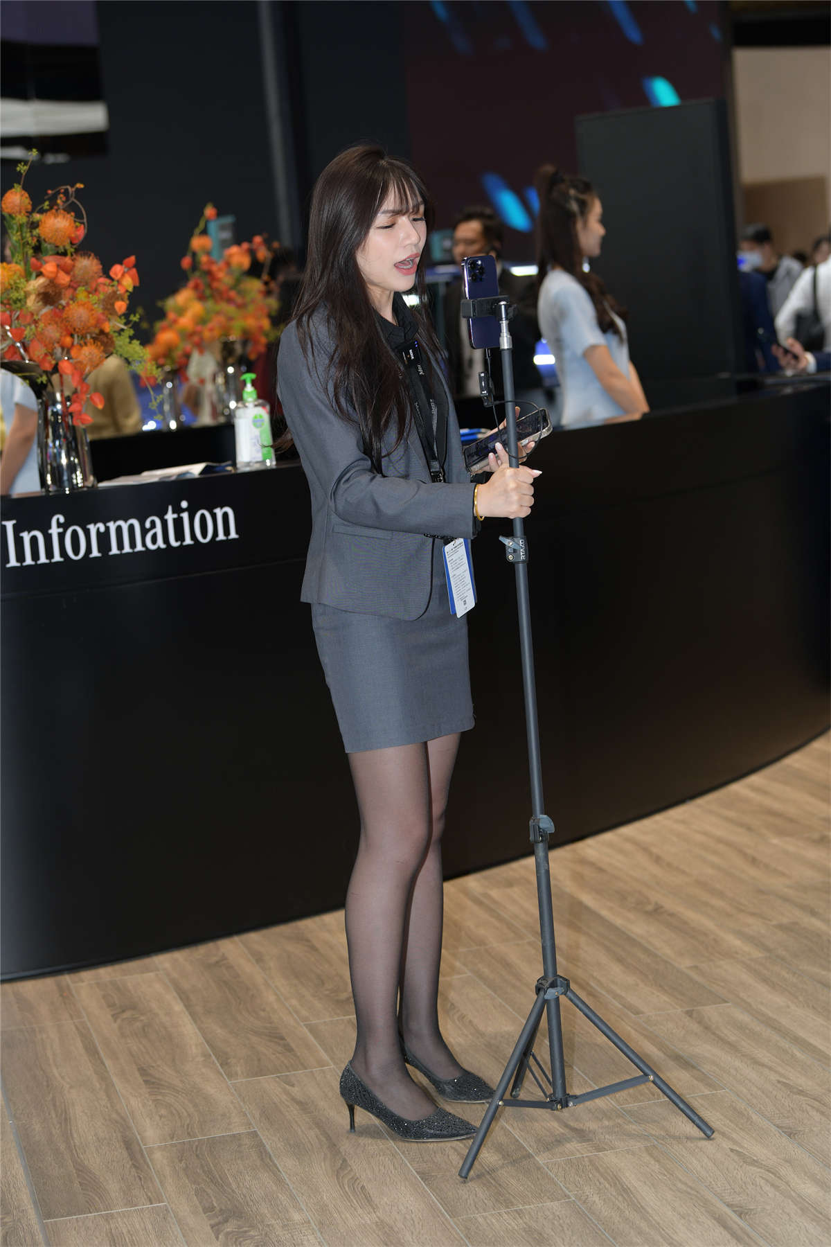 图片[2]-黑丝套装主播-日更街拍