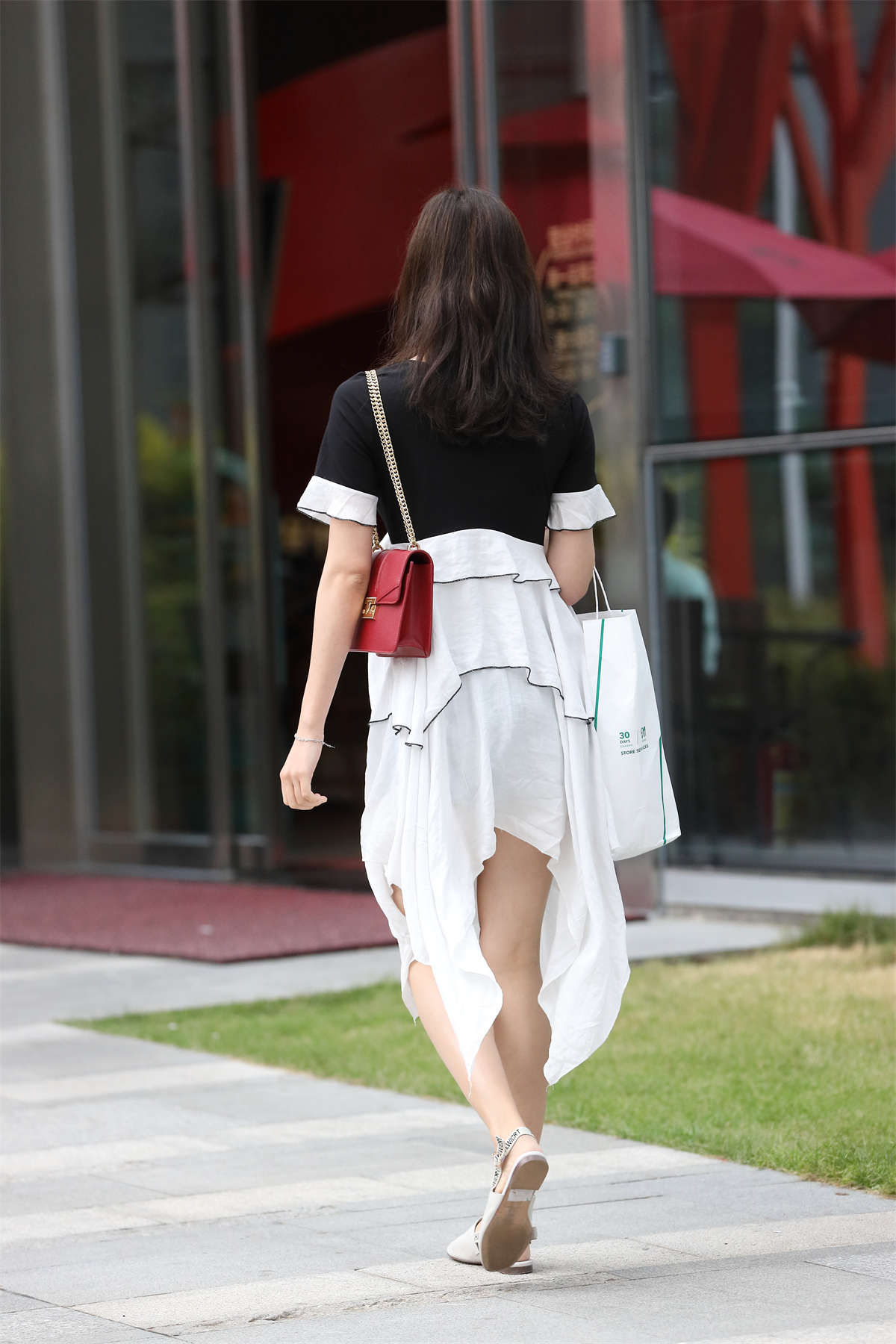 图片[2]-辉辉街拍作品 – 白皙的小姐姐有点像唐嫣-日更街拍