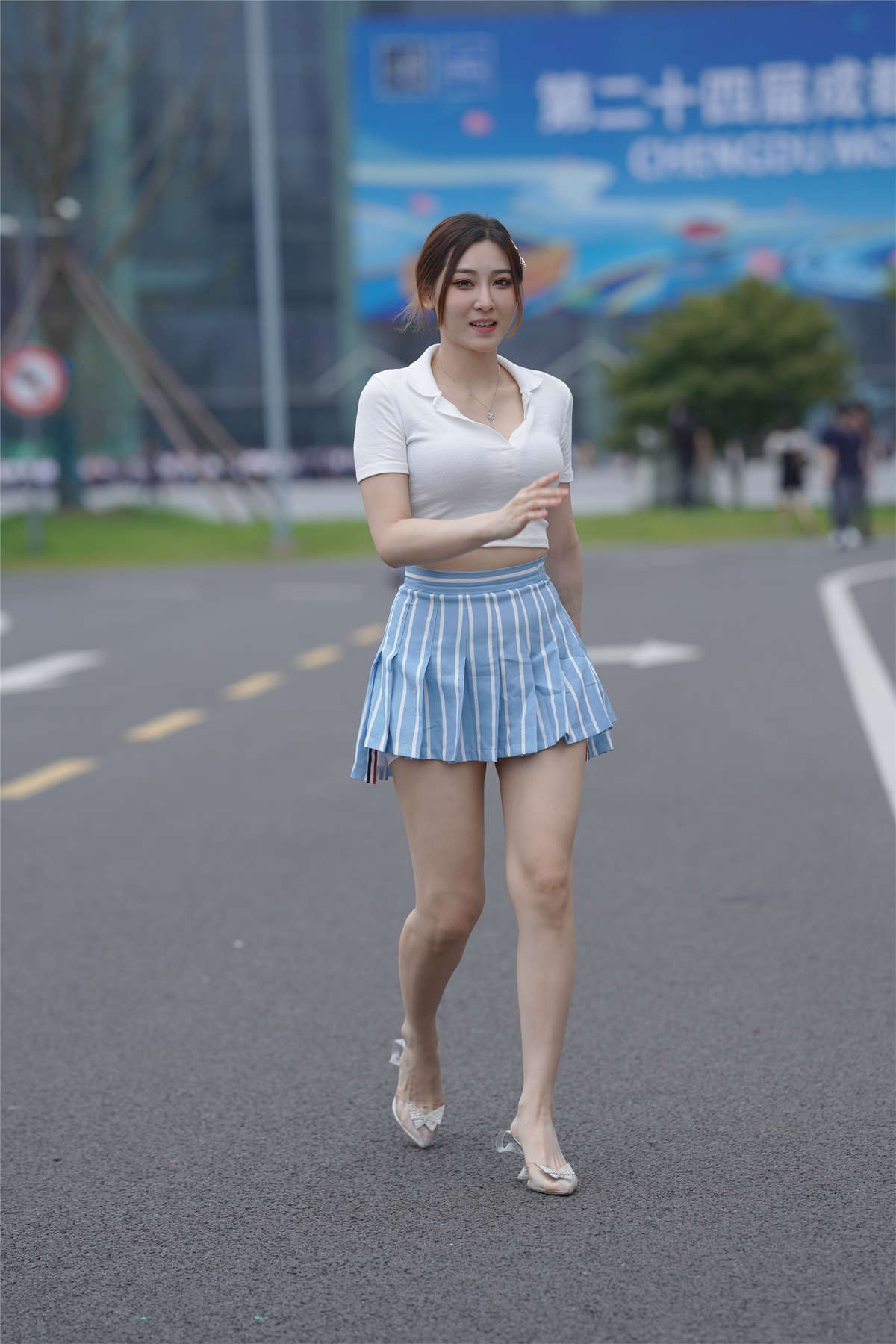 一颦一笑 目若秋水-日更街拍