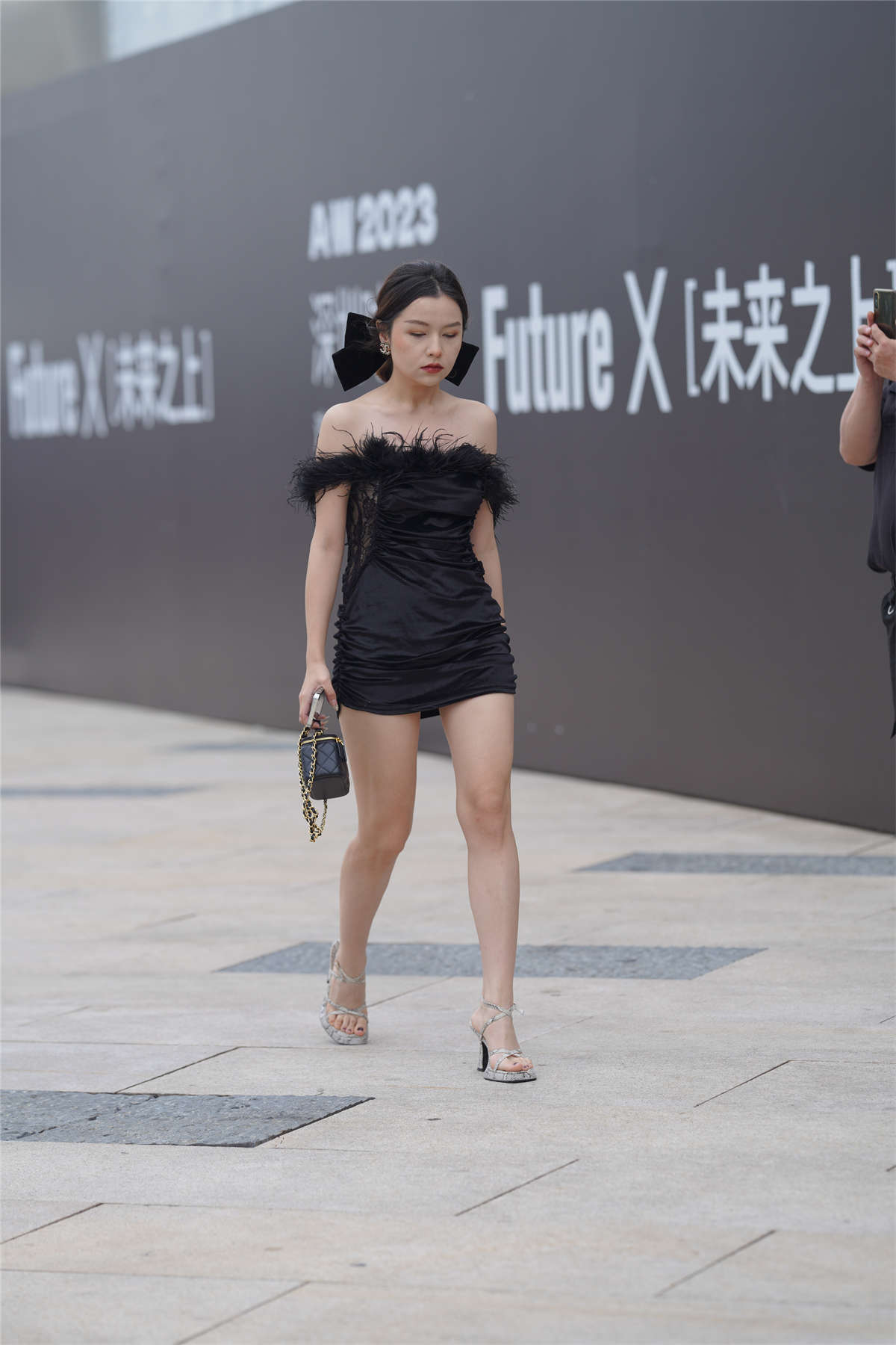 图片[2]-一字肩黑裙-日更街拍