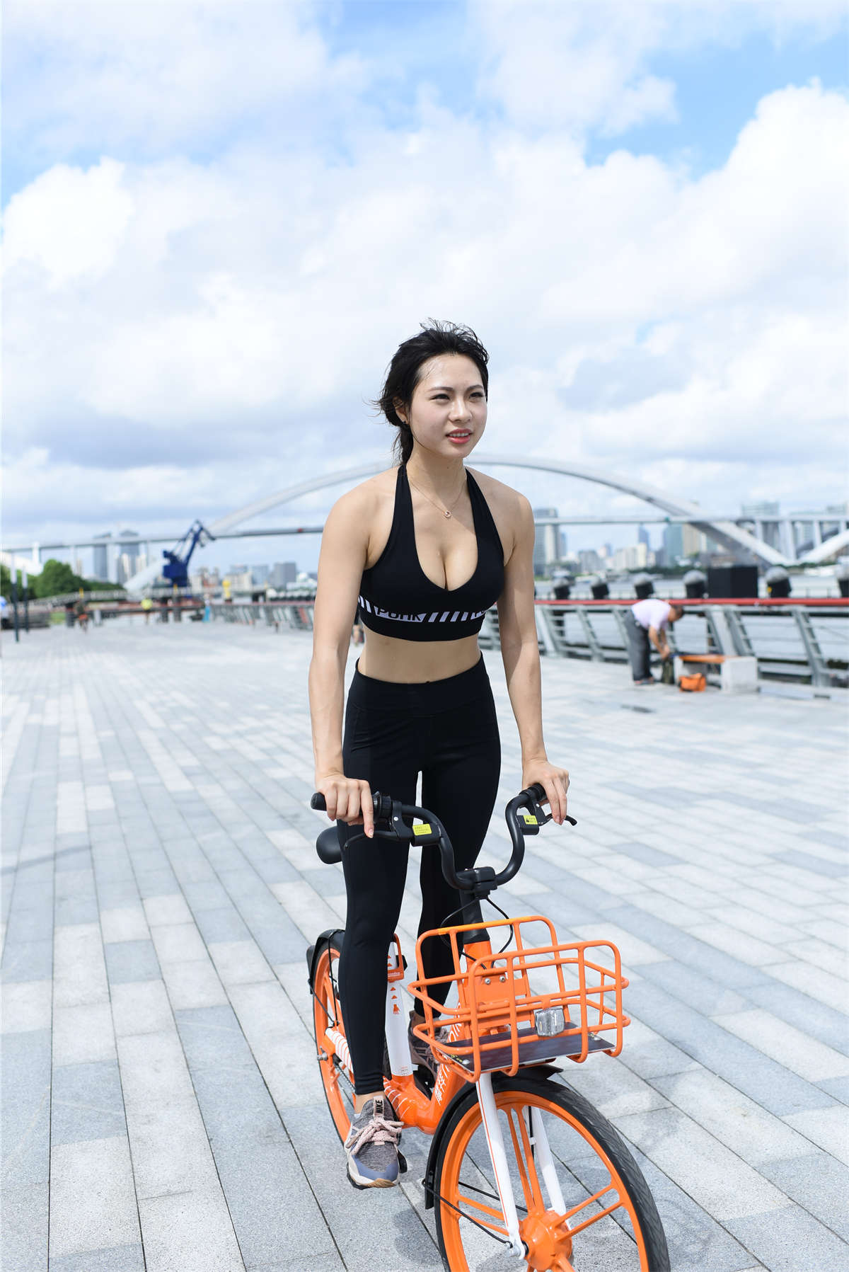 图片[2]-[魔镜原创摄影]丰满紧身美女原图-日更街拍