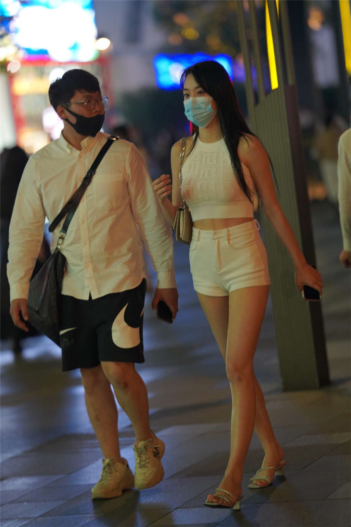 图片[2]-立体镂空针织气质美女-日更街拍