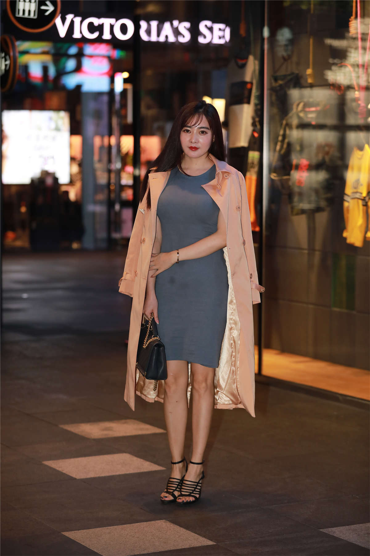 图片[2]-[魔镜原创摄影]前凸后翘紧身裙模拍美女原图-日更街拍