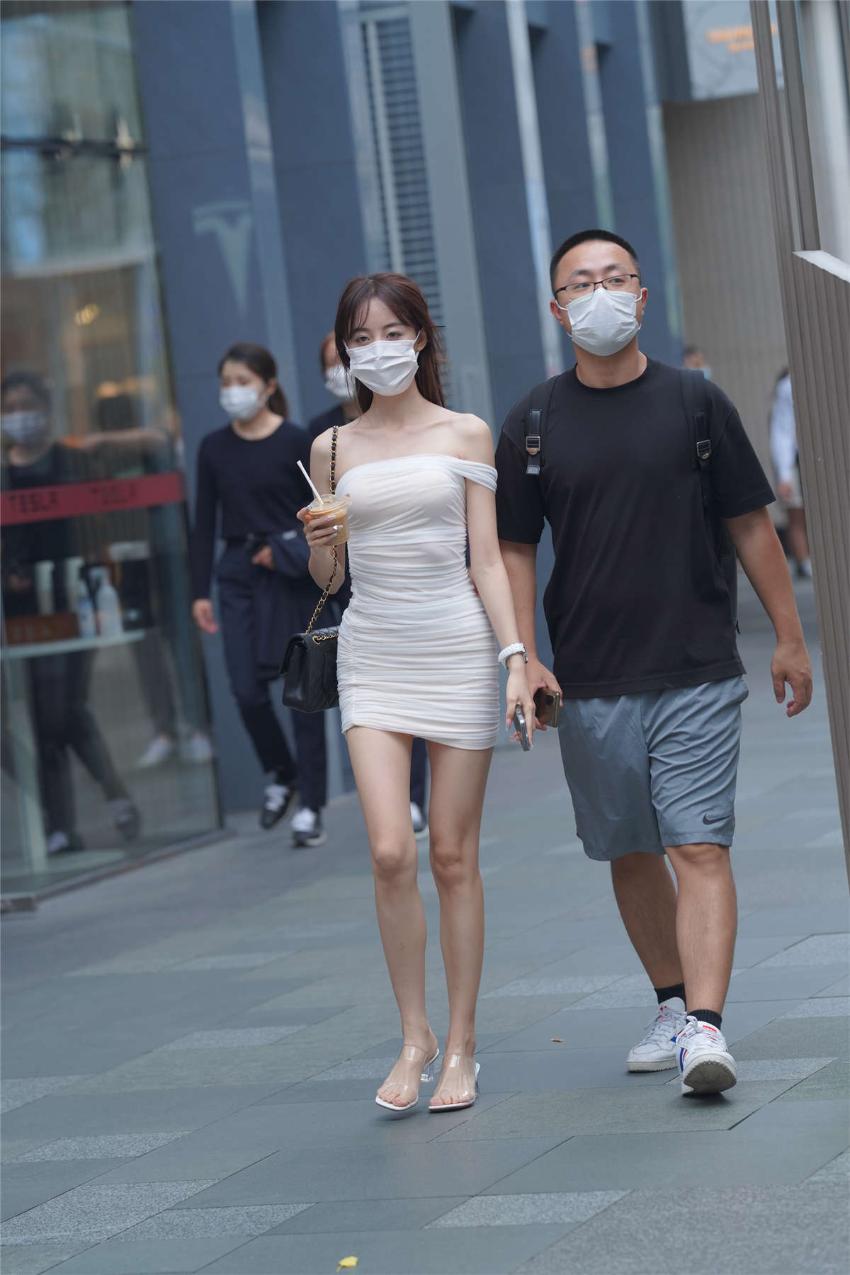 图片[2]-白色褶皱修身裙-日更街拍