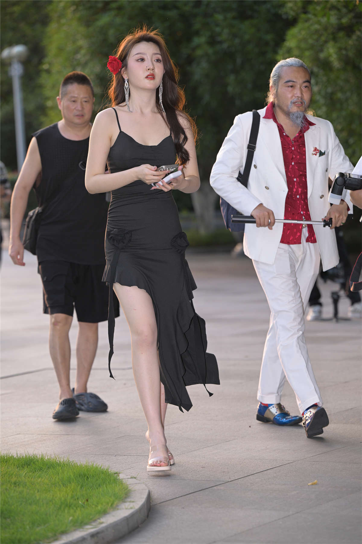 图片[2]-黑裙与红裙-日更街拍