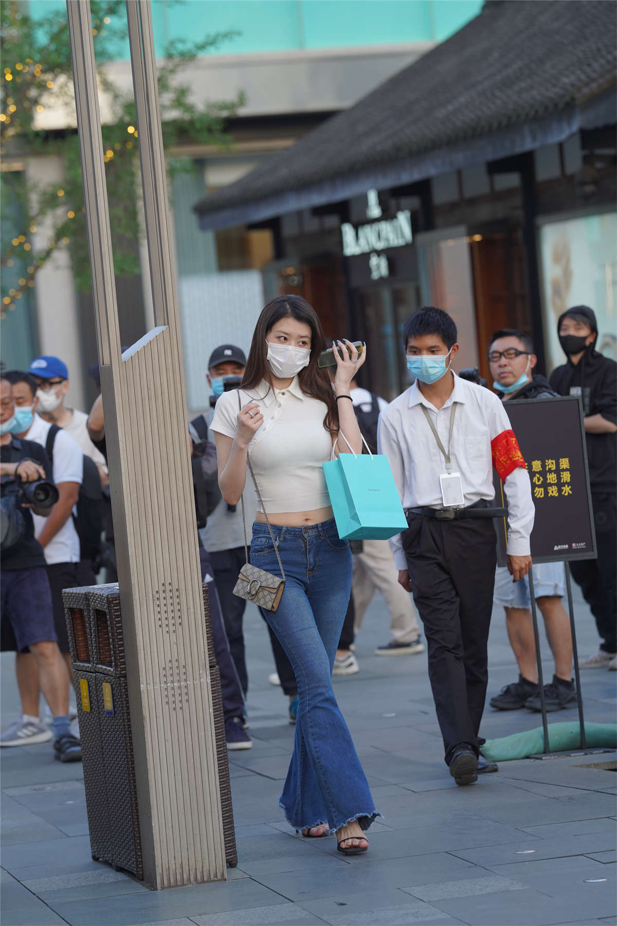 图片[2]-街拍牛仔裤长腿美女-日更街拍