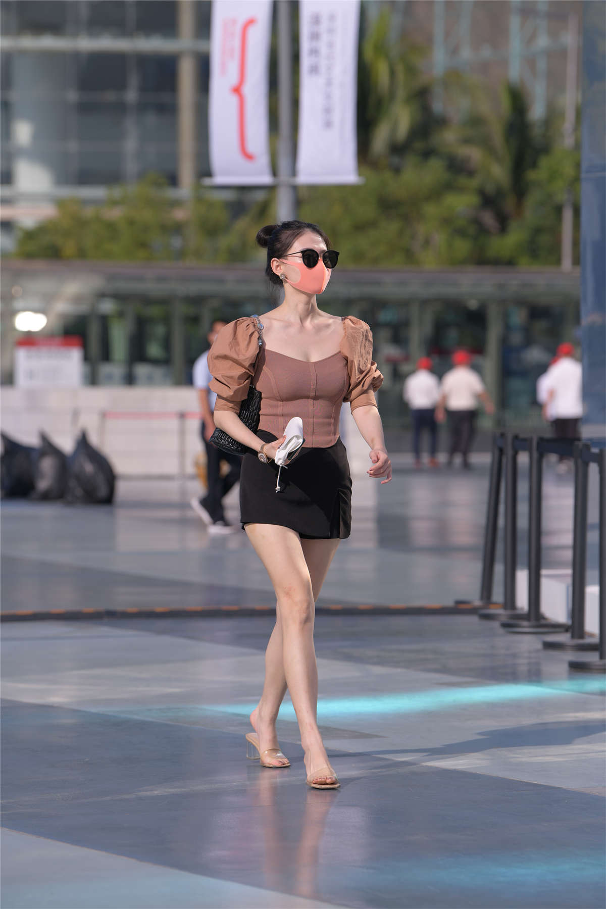 图片[2]-戴着墨镜的漂亮小姐姐-日更街拍