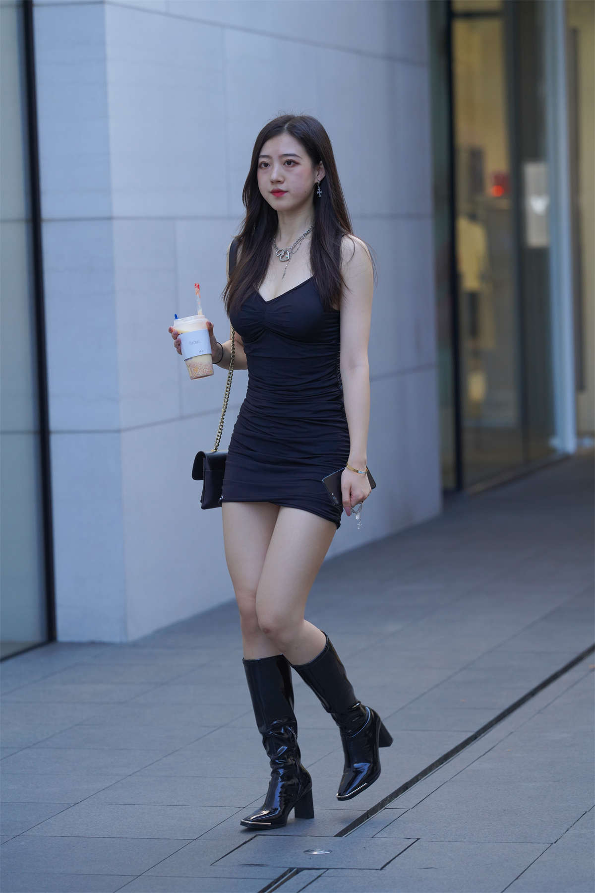 图片[2]-黑色系更显白-日更街拍