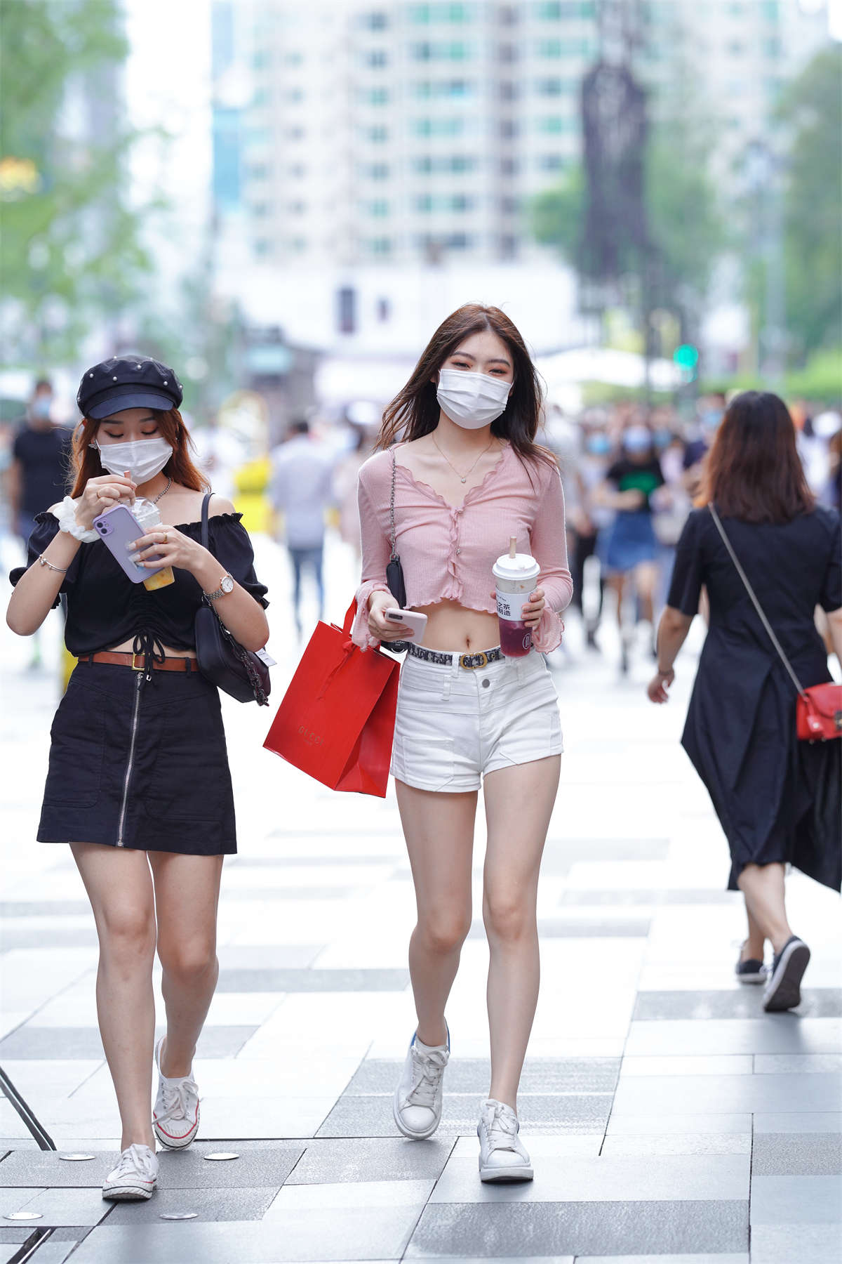 图片[2]-漂亮的白色热裤小姐姐-日更街拍